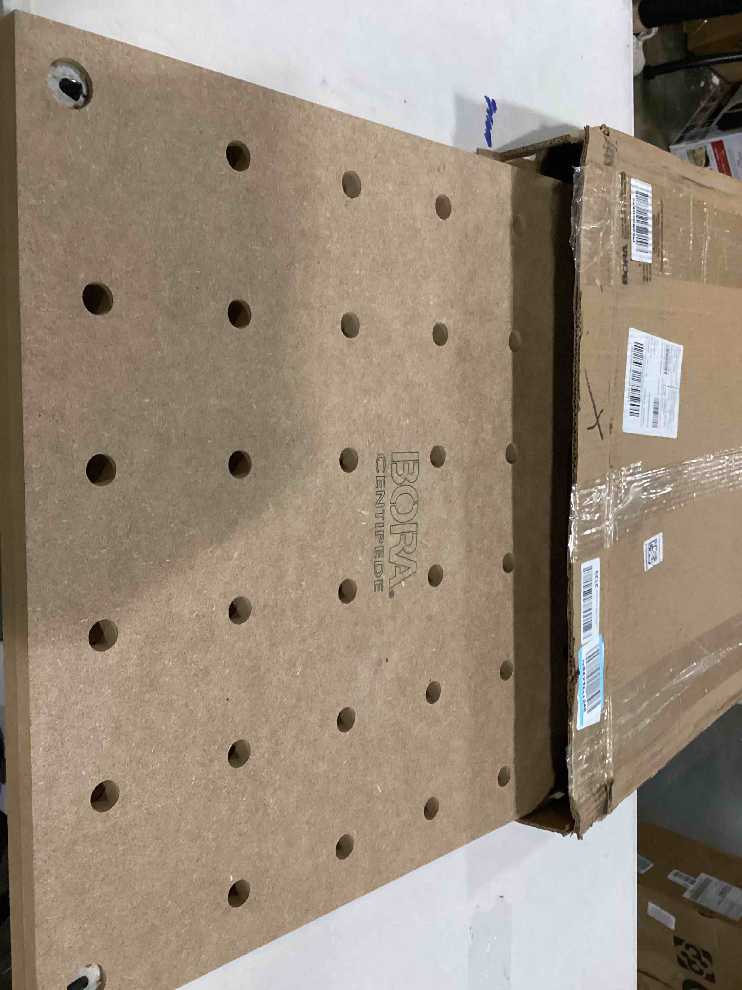 https://s3.amazonaws.com/lotting-images-prod/bidfta/RED5194917_1709907024554.jpeg