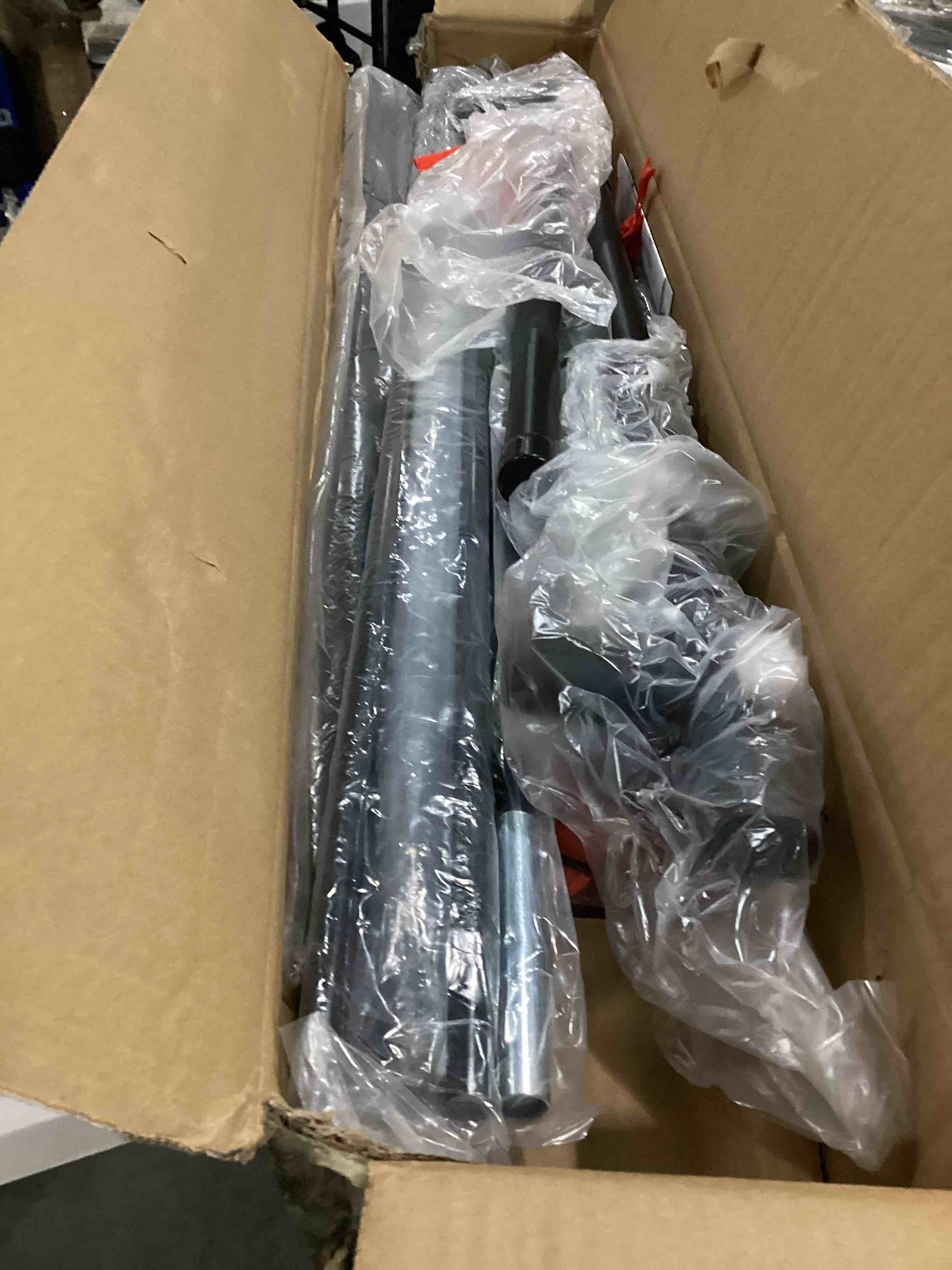 https://s3.amazonaws.com/lotting-images-prod/bidfta/RED5194918_1709907178236.jpeg