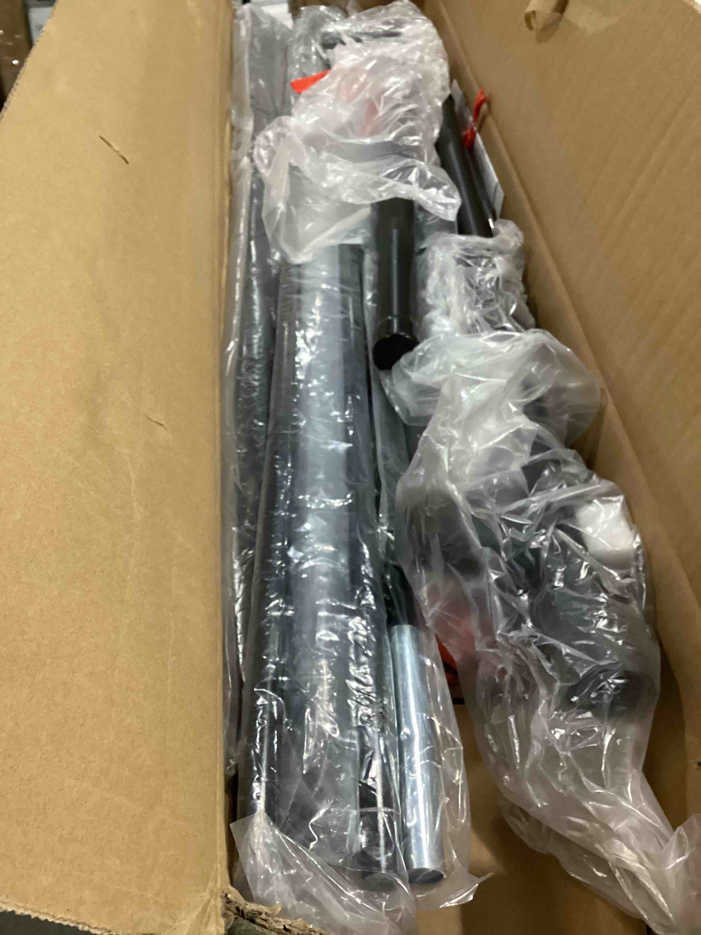 https://s3.amazonaws.com/lotting-images-prod/bidfta/RED5194918_1709907191170.jpeg