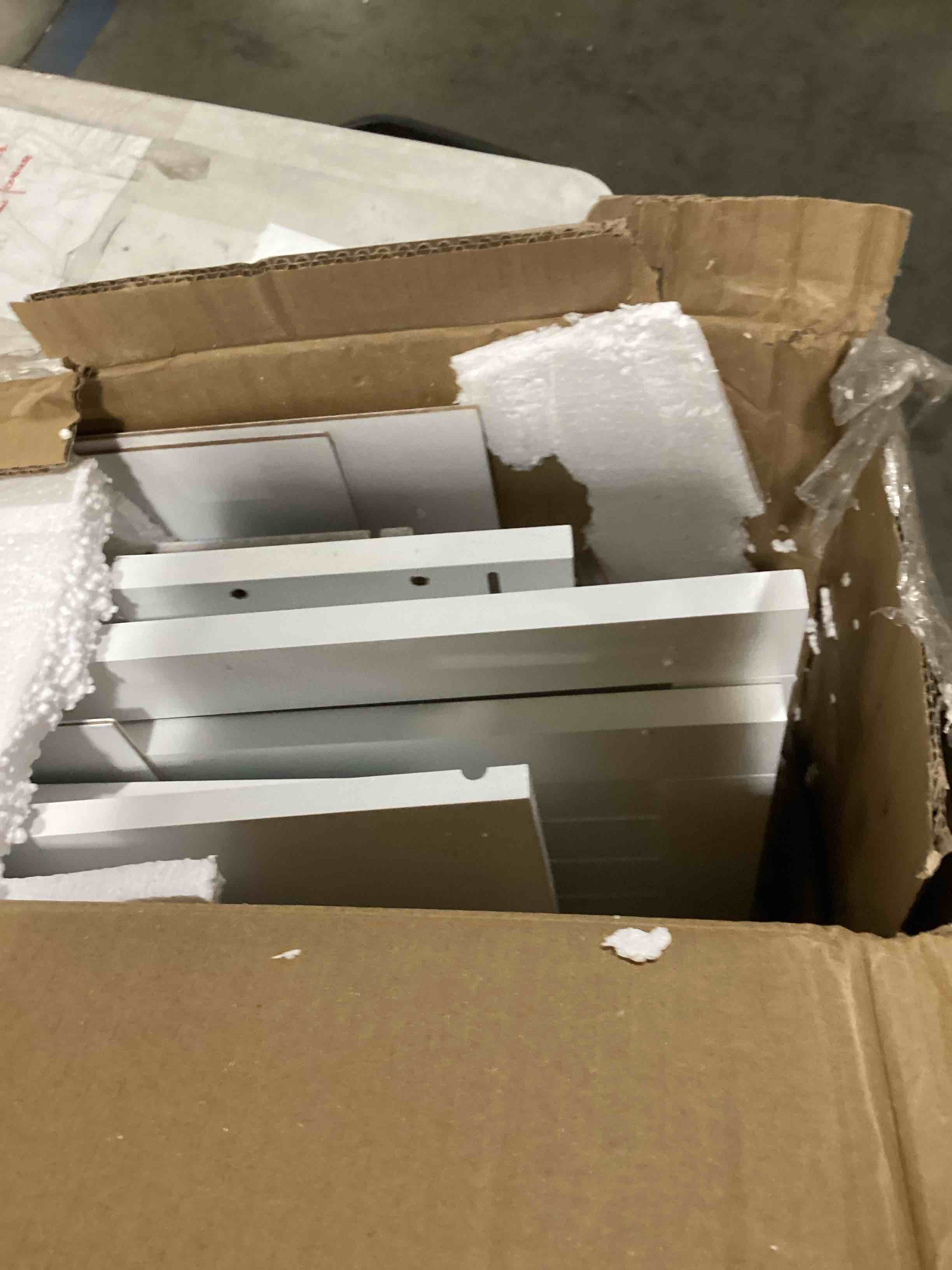 https://s3.amazonaws.com/lotting-images-prod/bidfta/RED5195654_1707826723646.jpeg
