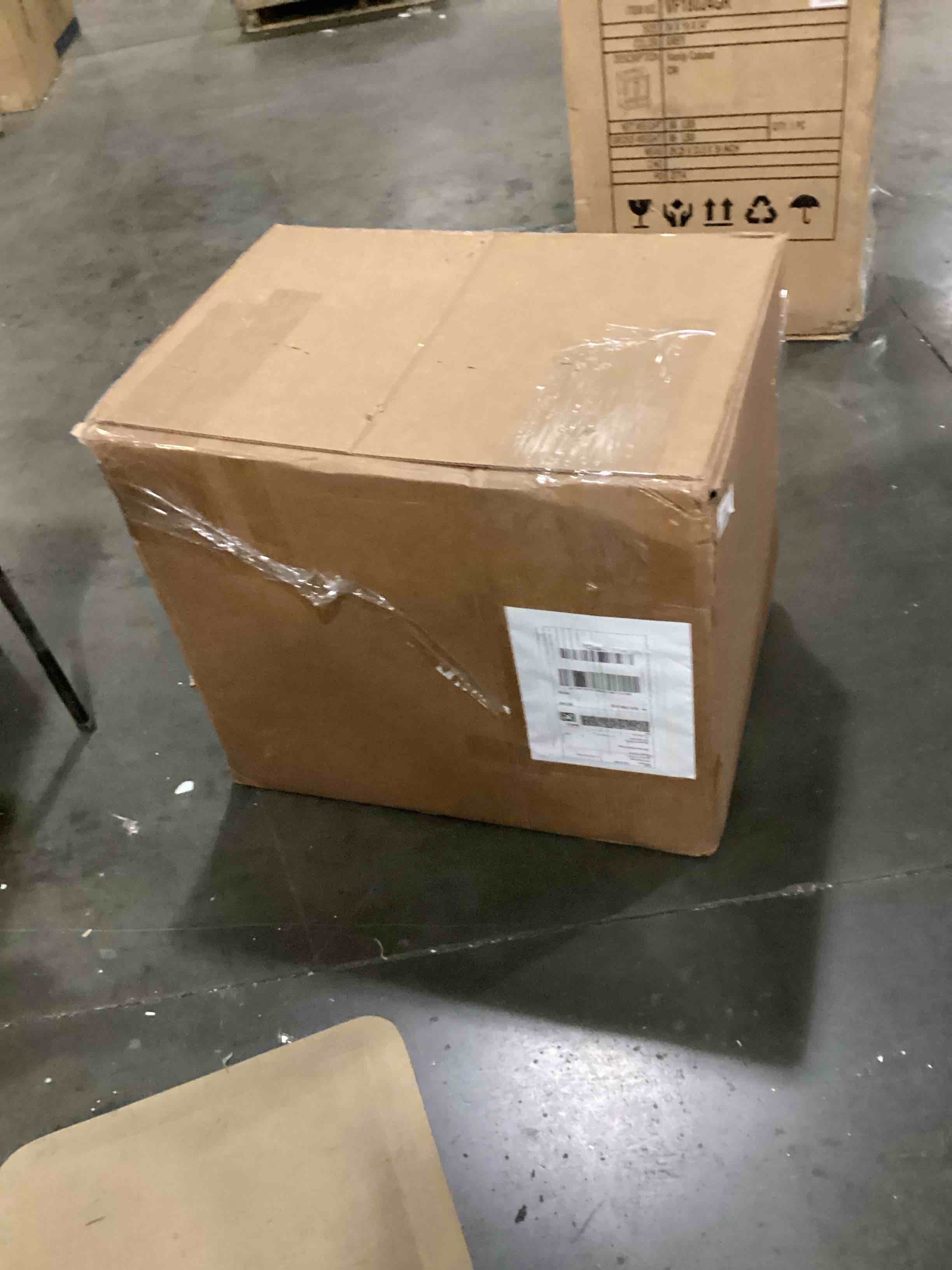 https://s3.amazonaws.com/lotting-images-prod/bidfta/RED5195721_1707927638077.jpeg