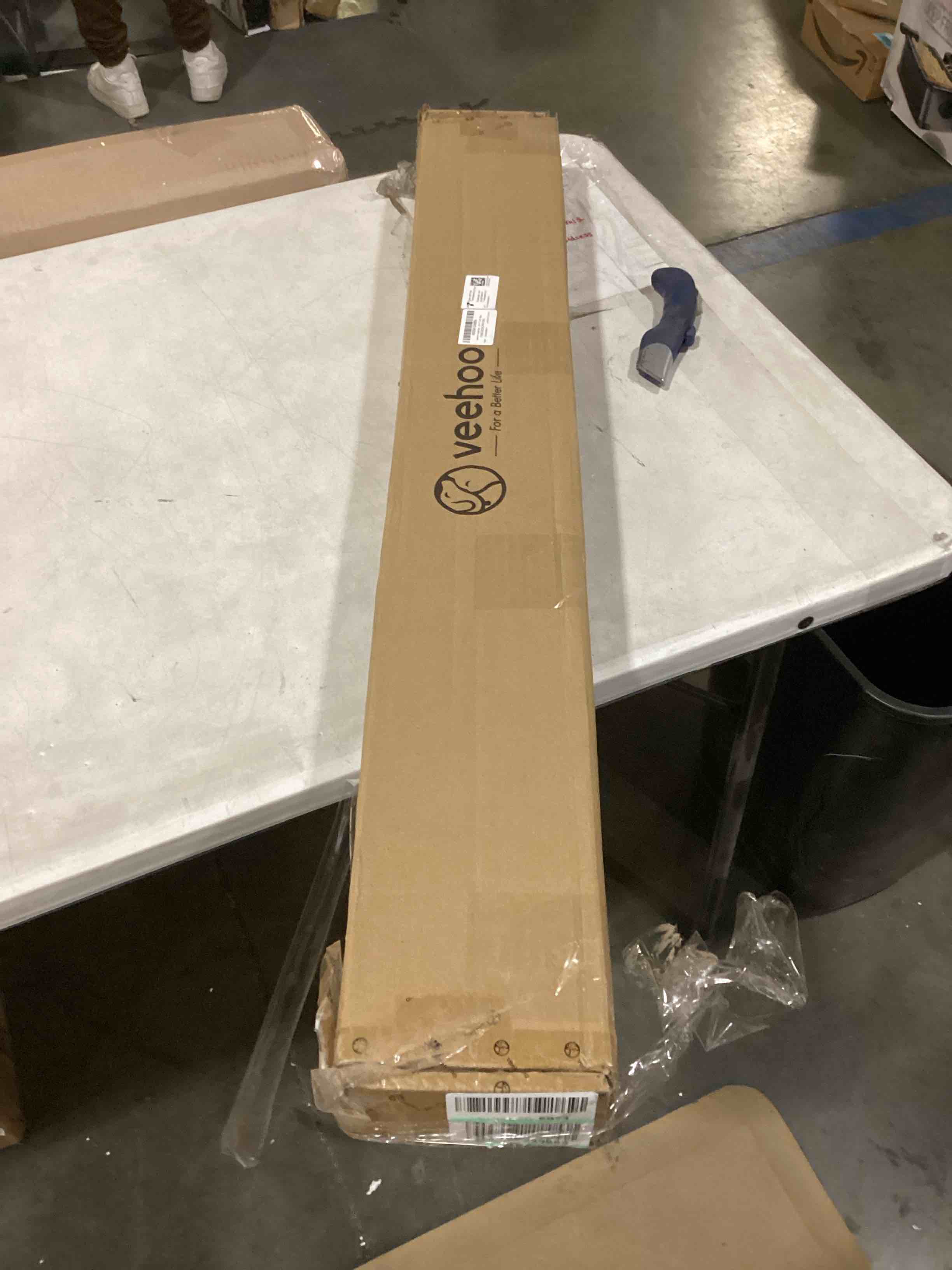 https://s3.amazonaws.com/lotting-images-prod/bidfta/RED5195776_1707999567723.jpeg