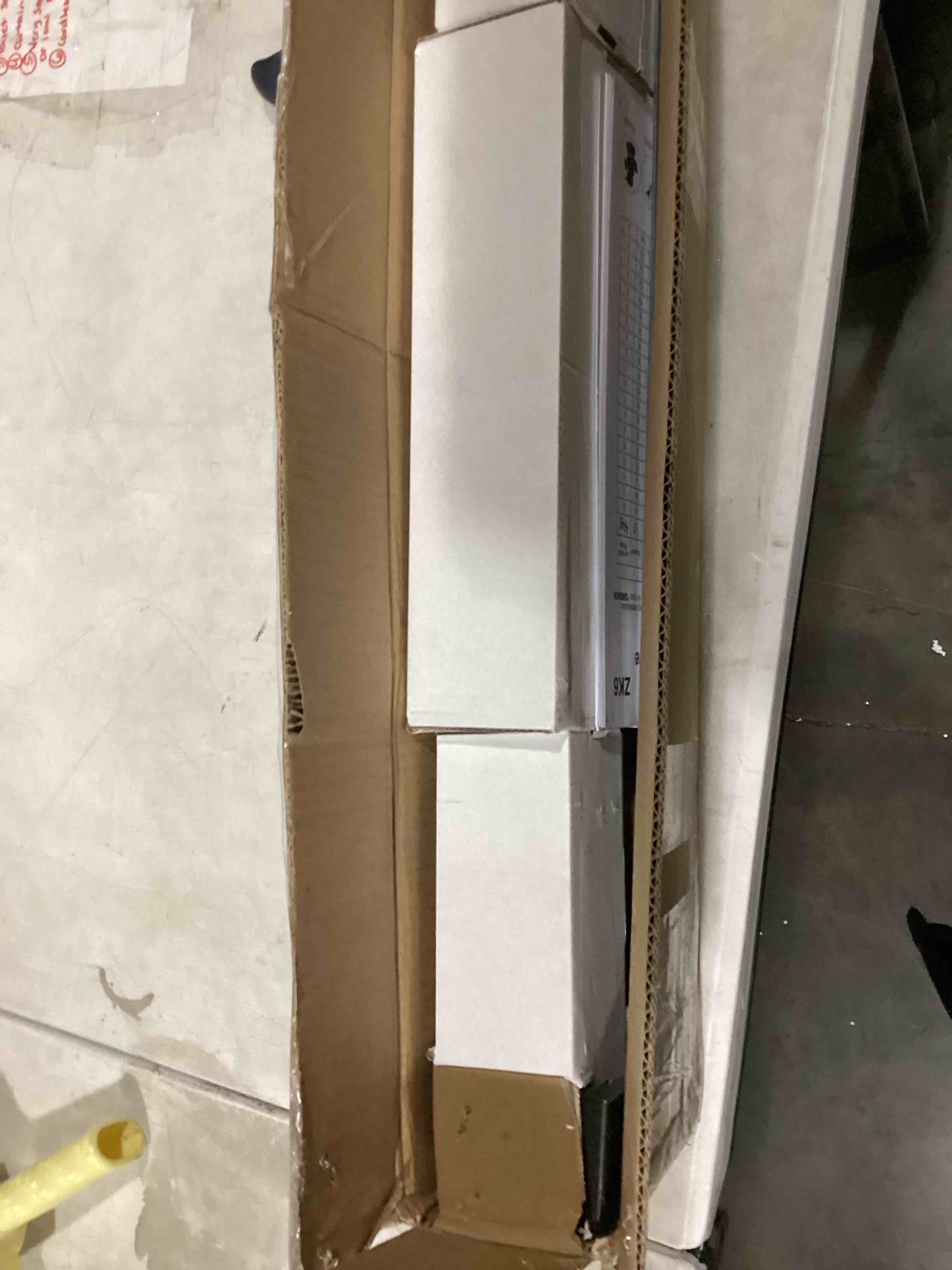 https://s3.amazonaws.com/lotting-images-prod/bidfta/RED5195778_1707999847099.jpeg