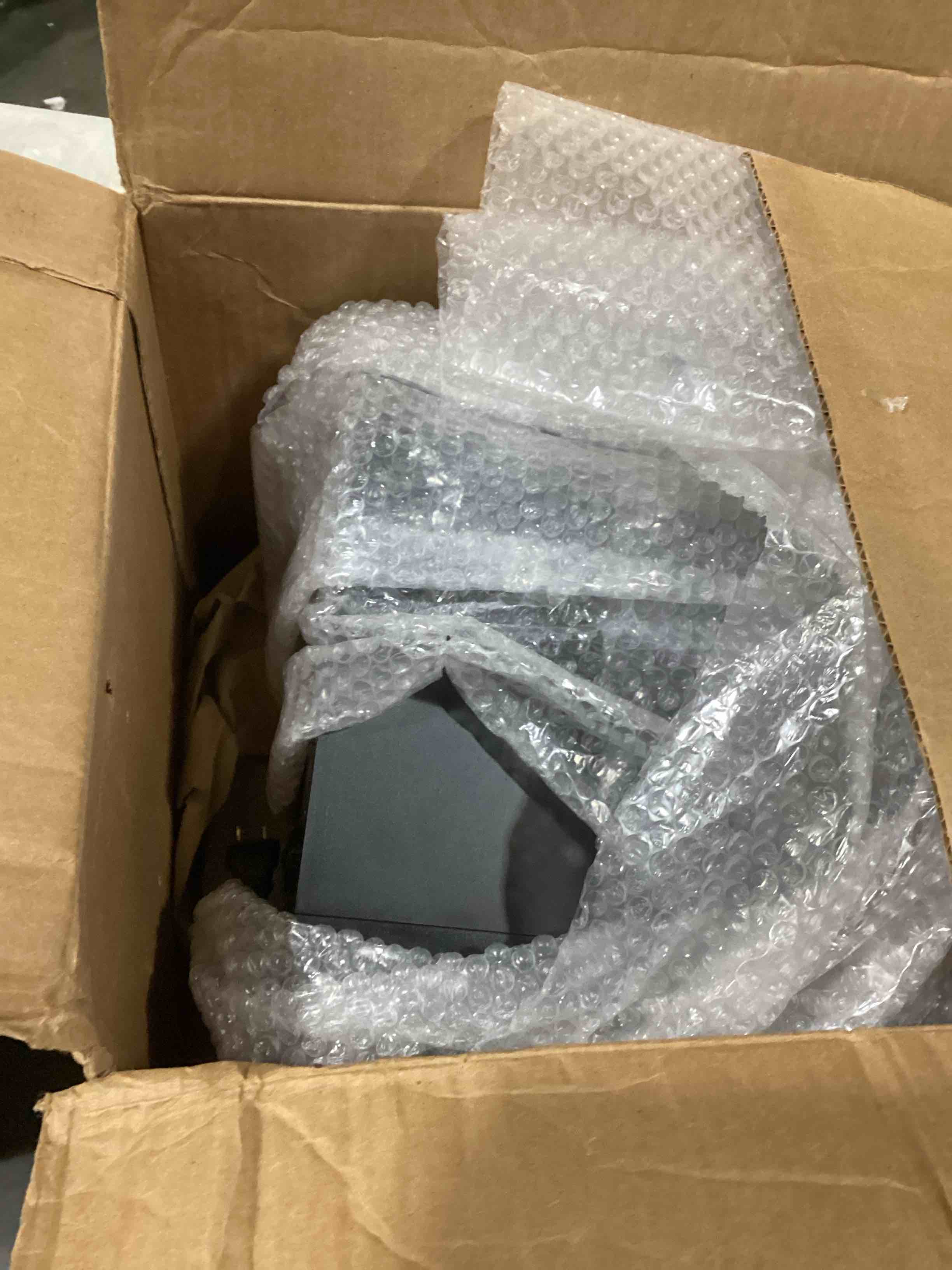 https://s3.amazonaws.com/lotting-images-prod/bidfta/RED5195855_1708094846466.jpeg