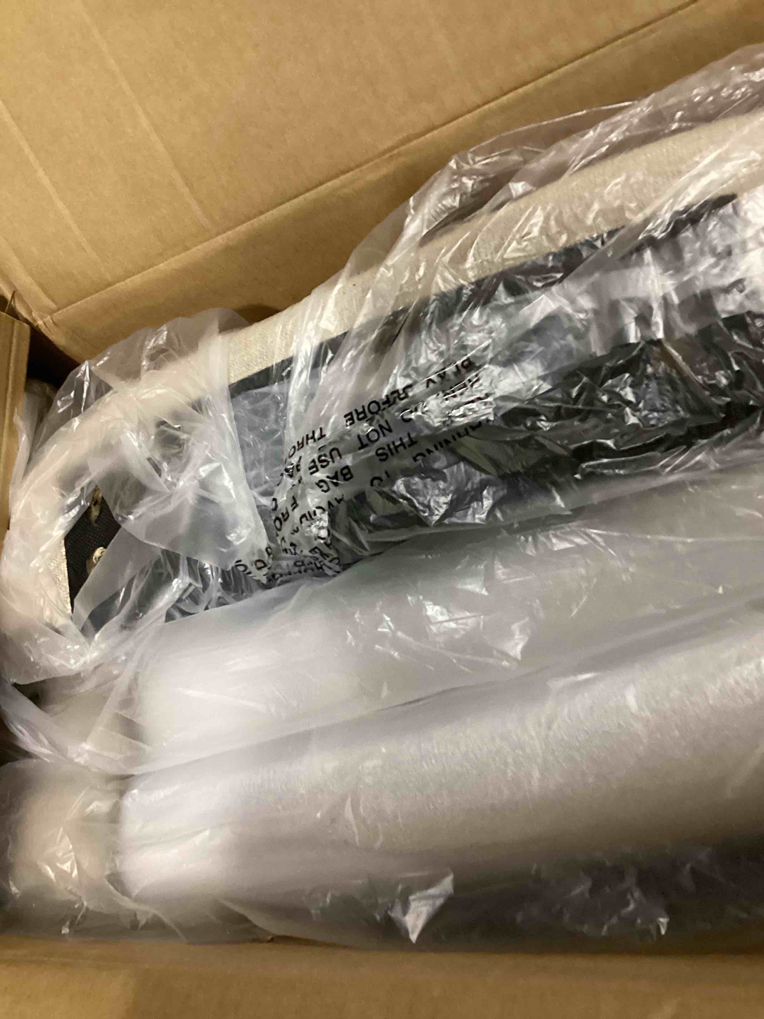 https://s3.amazonaws.com/lotting-images-prod/bidfta/RED5196005_1708373128209.jpeg