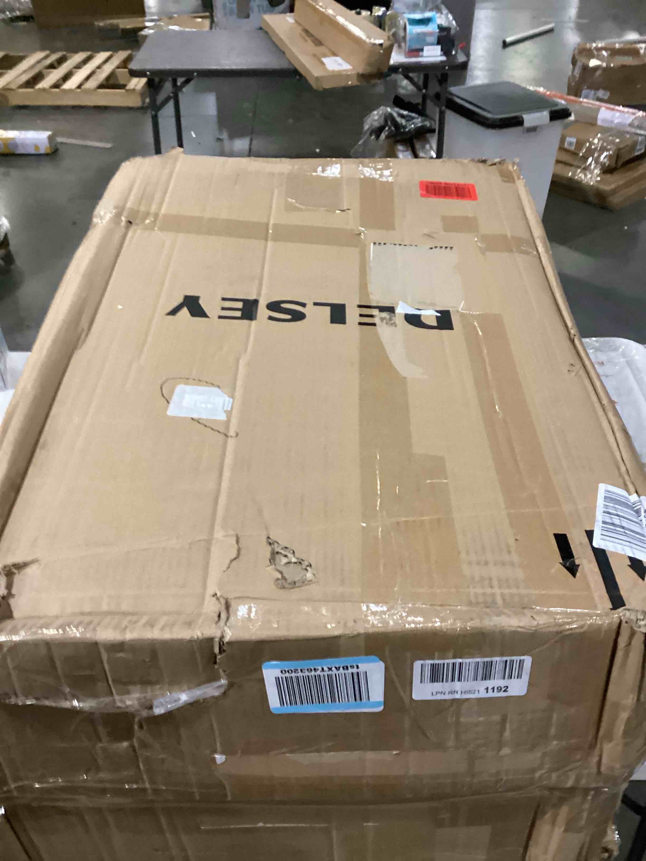 https://s3.amazonaws.com/lotting-images-prod/bidfta/RED5196007_1708373487775.jpeg