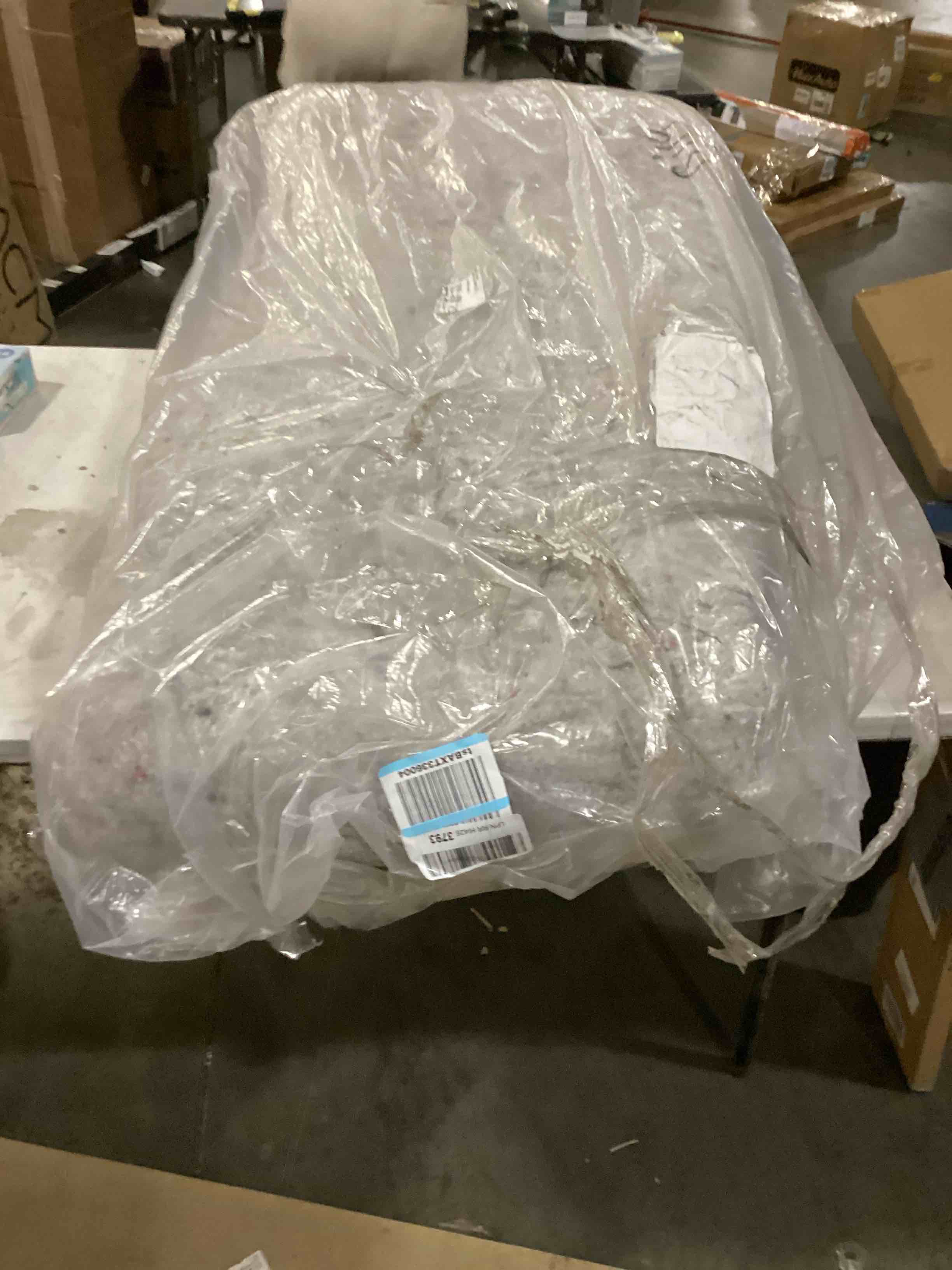 https://s3.amazonaws.com/lotting-images-prod/bidfta/RED5196024_1708433577993.jpeg