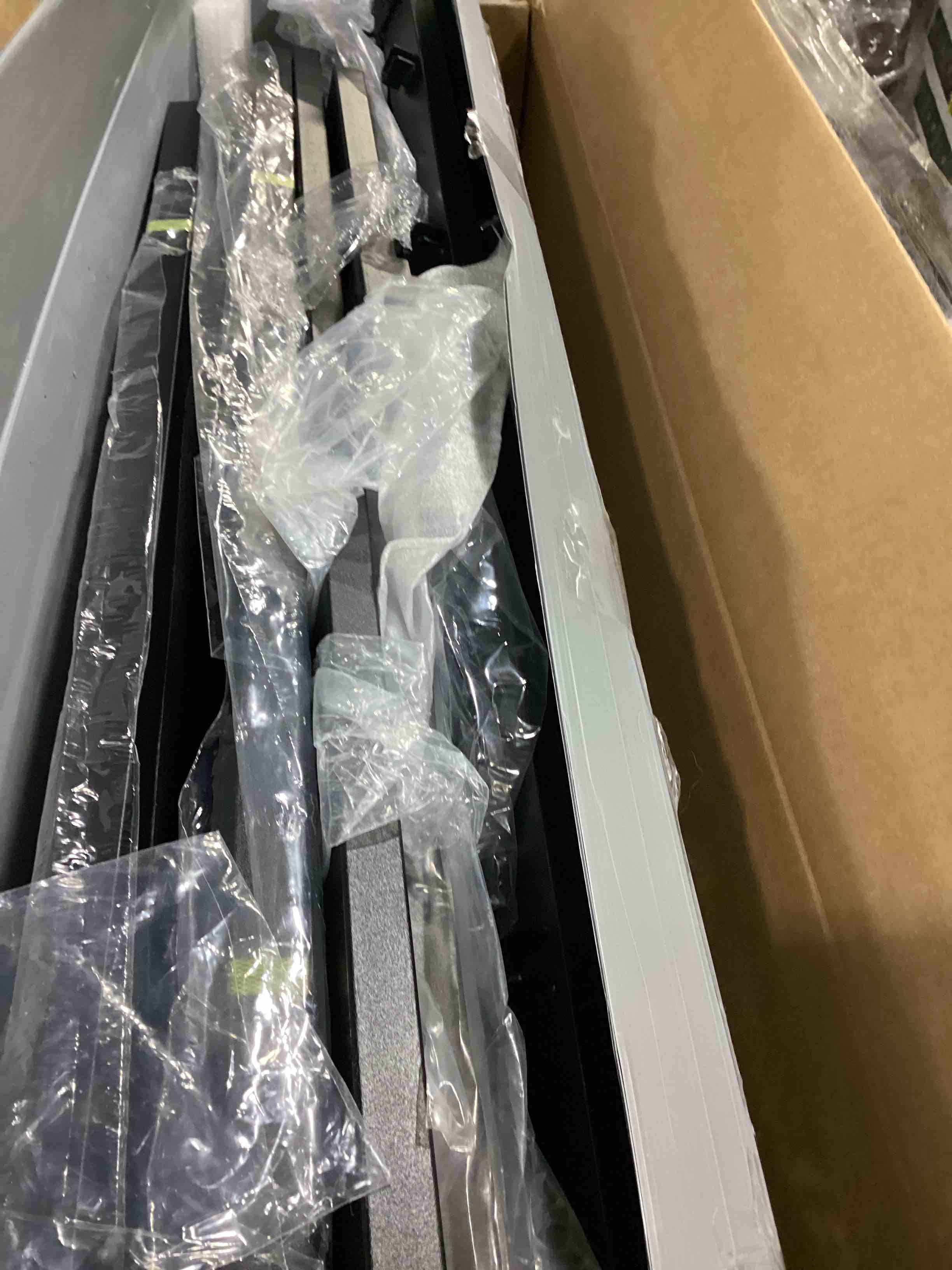 https://s3.amazonaws.com/lotting-images-prod/bidfta/RED5197489_1709817888649.jpeg