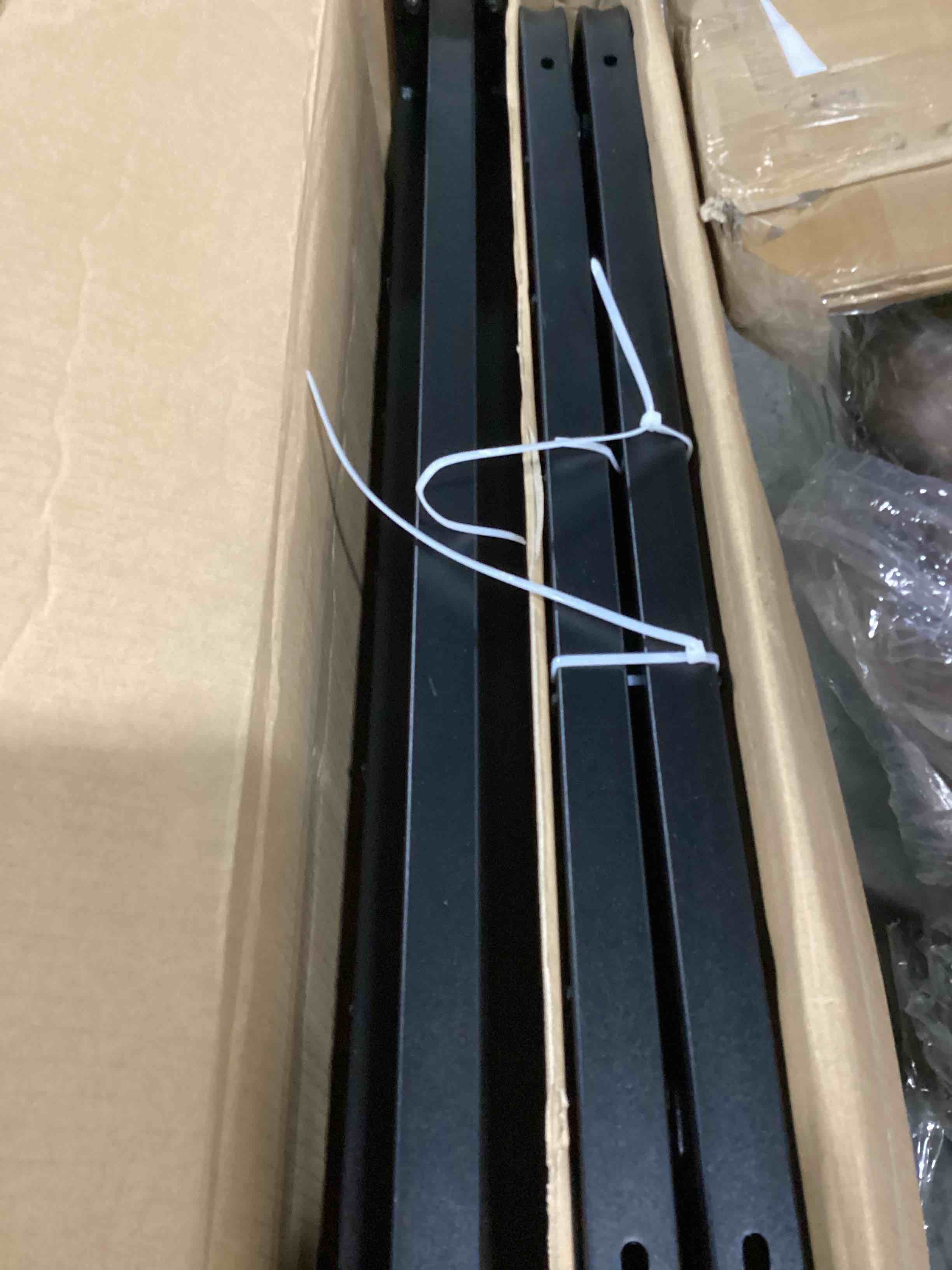 https://s3.amazonaws.com/lotting-images-prod/bidfta/RED5197785_1710329763094.jpeg