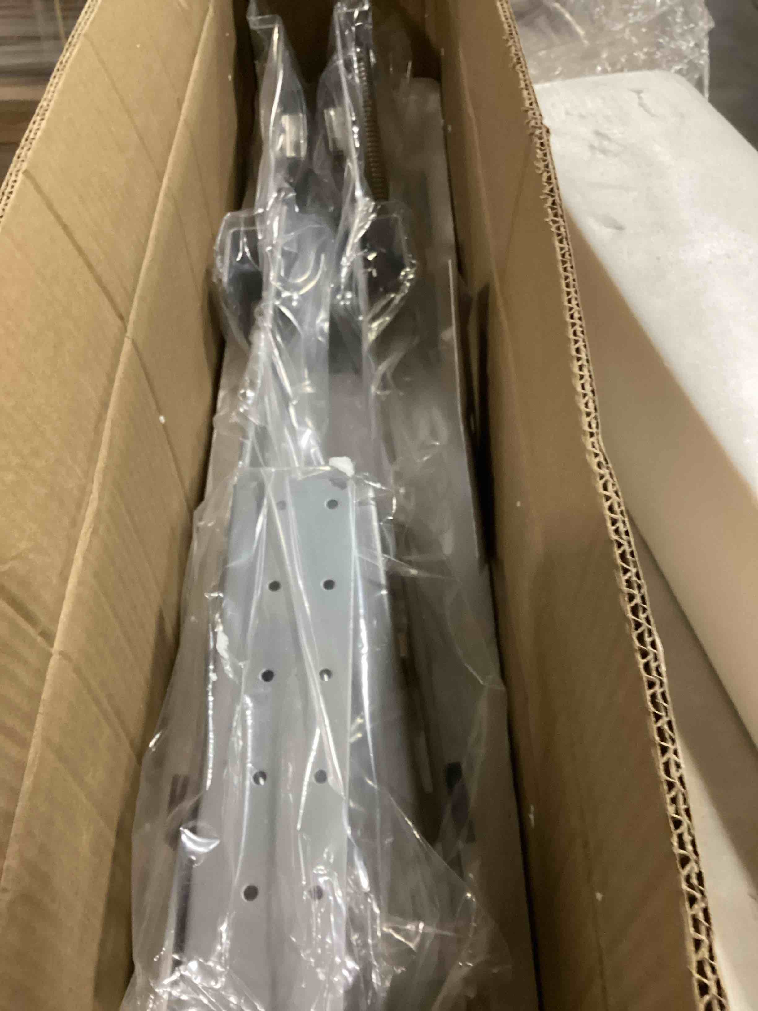 https://s3.amazonaws.com/lotting-images-prod/bidfta/RED5197855_1710351978373.jpeg