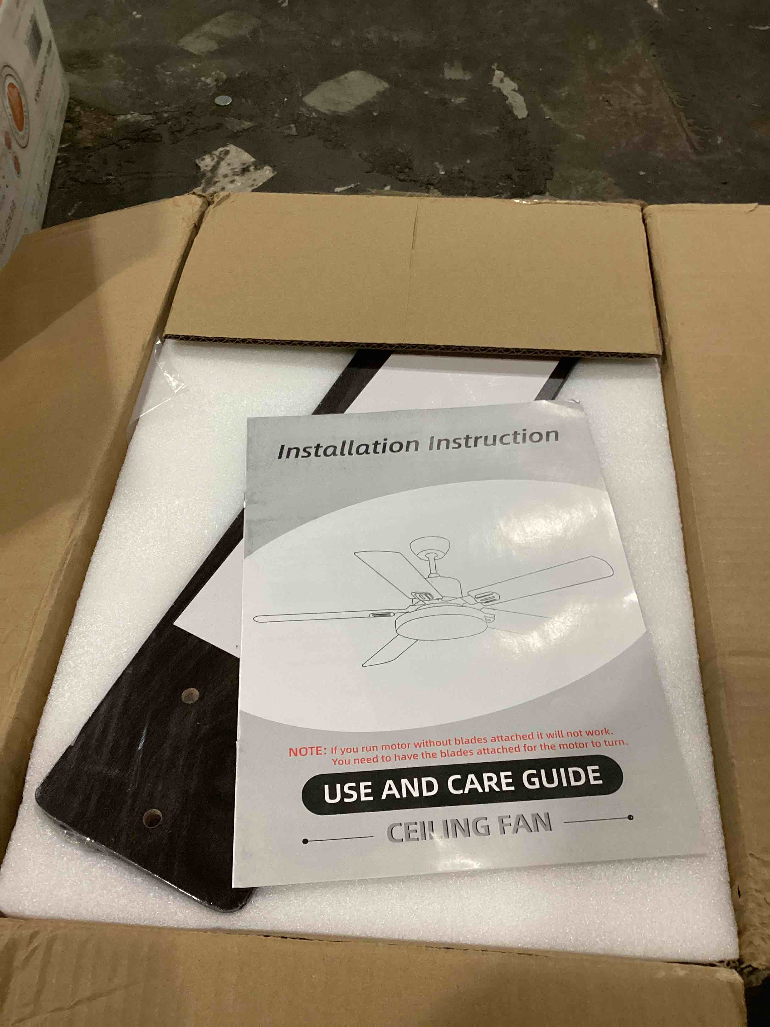 https://s3.amazonaws.com/lotting-images-prod/bidfta/RED5198141_1706369674455.jpeg