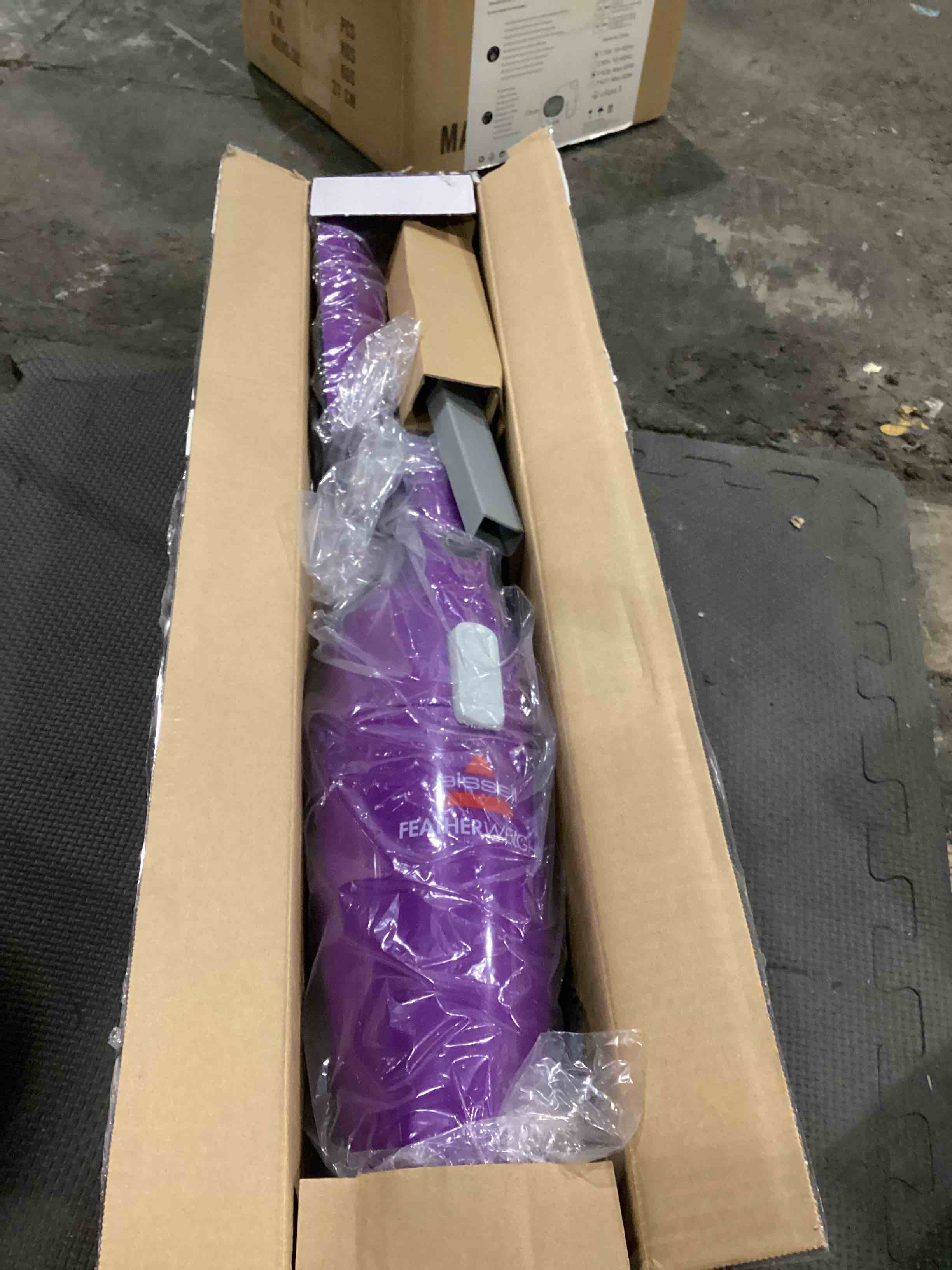 https://s3.amazonaws.com/lotting-images-prod/bidfta/RED5198149_1706371531825.jpeg