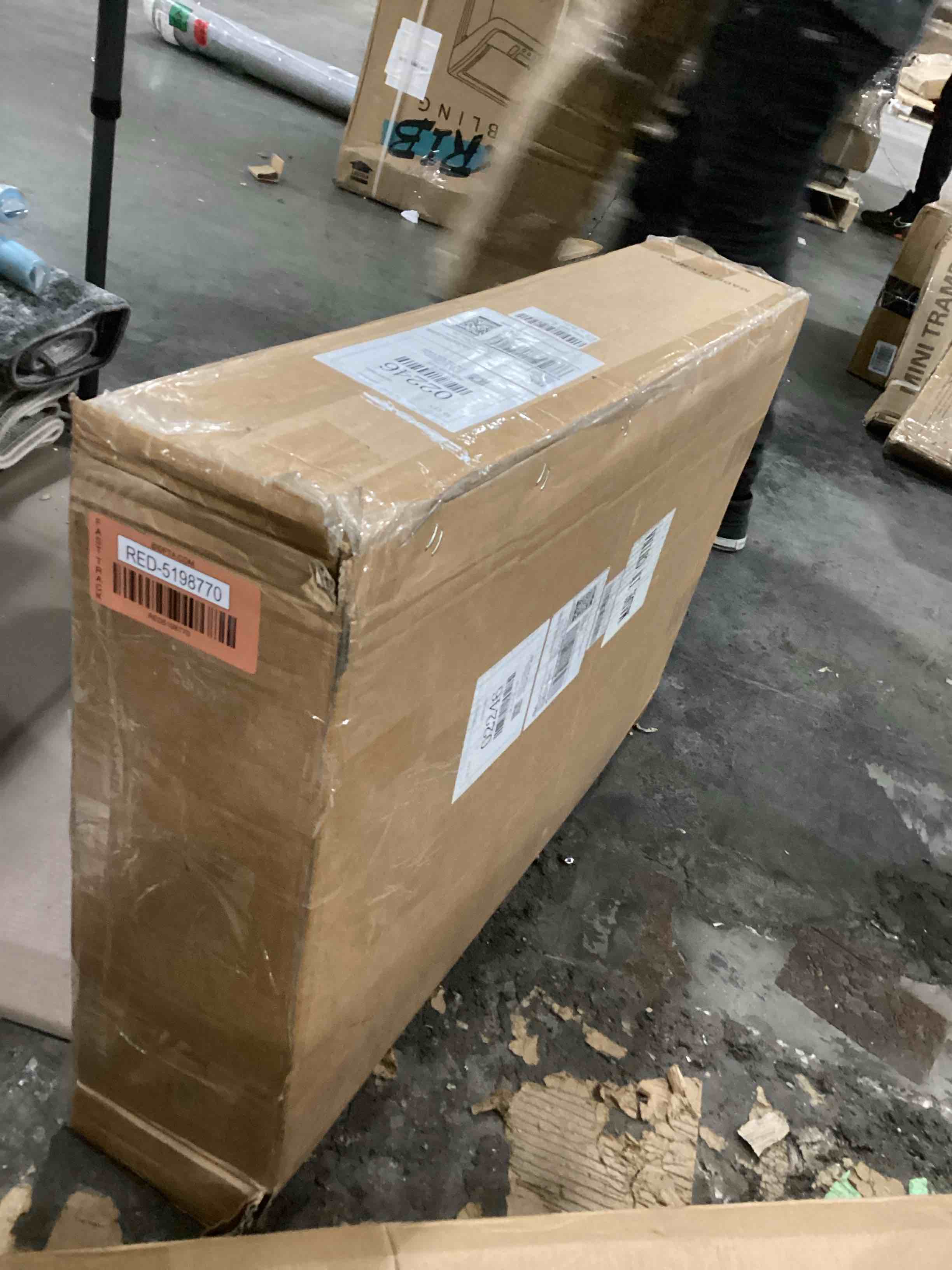 https://s3.amazonaws.com/lotting-images-prod/bidfta/RED5198770_1707327954337.jpeg