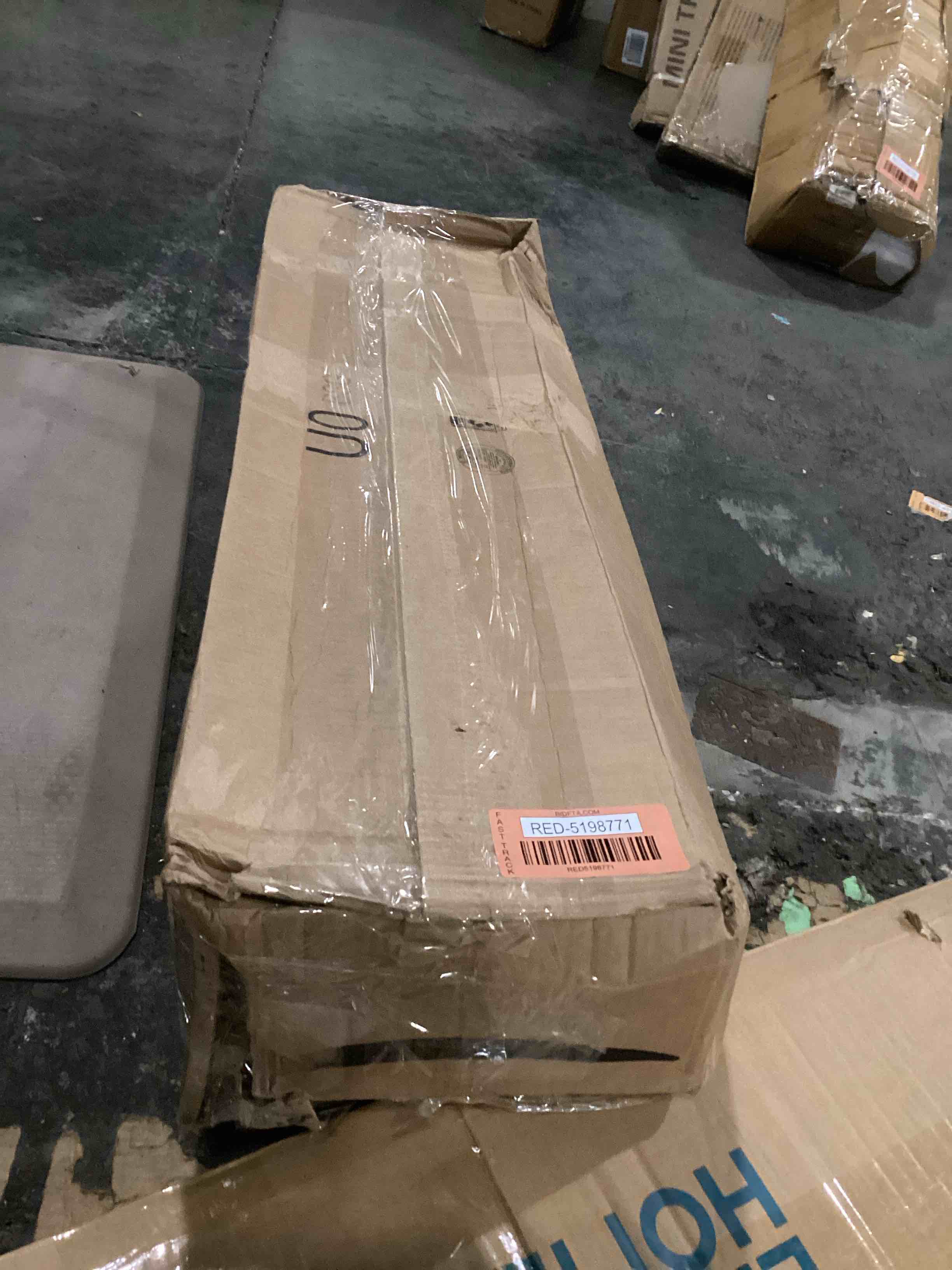 https://s3.amazonaws.com/lotting-images-prod/bidfta/RED5198771_1707328131266.jpeg