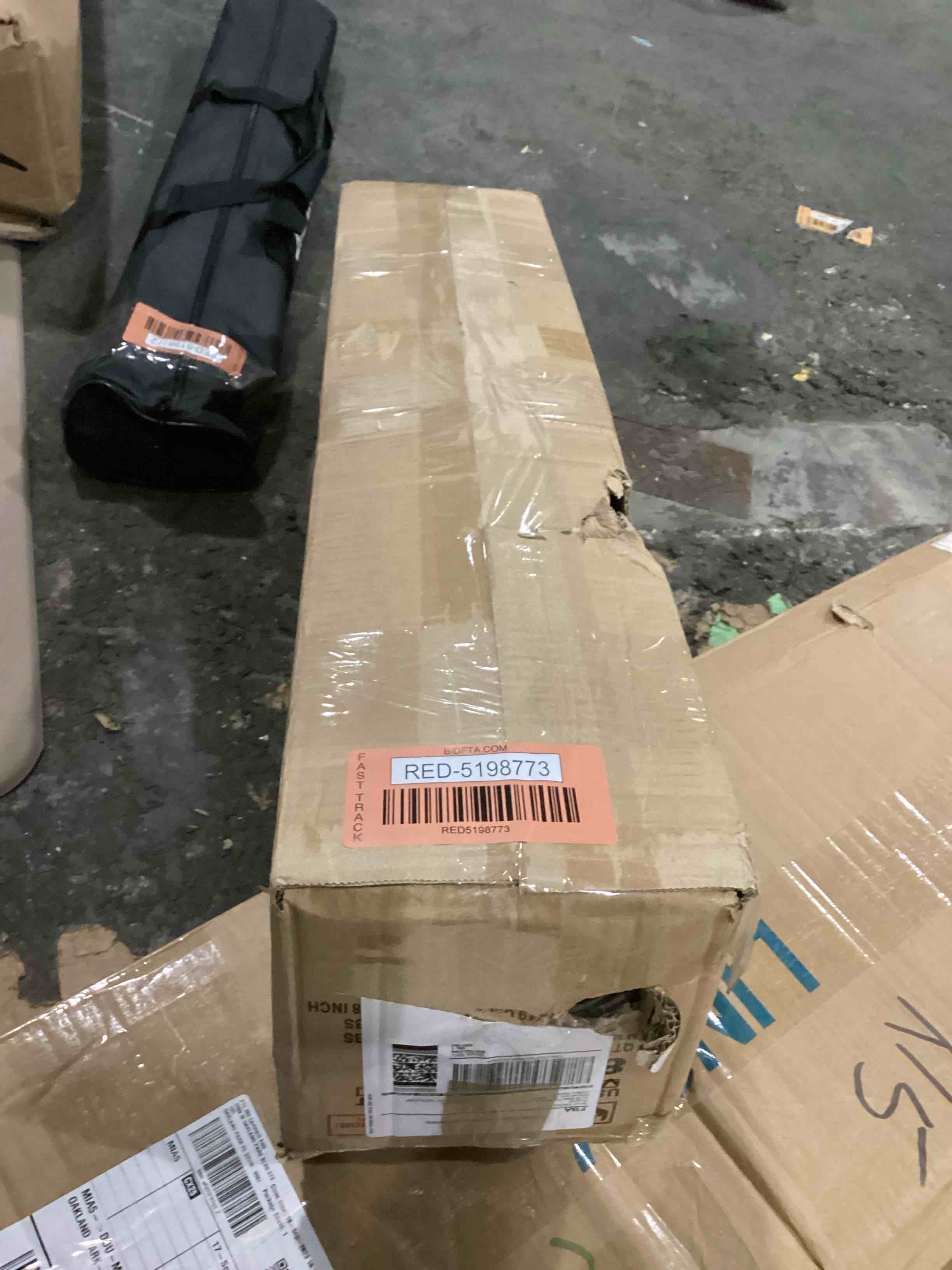 https://s3.amazonaws.com/lotting-images-prod/bidfta/RED5198773_1707328410282.jpeg
