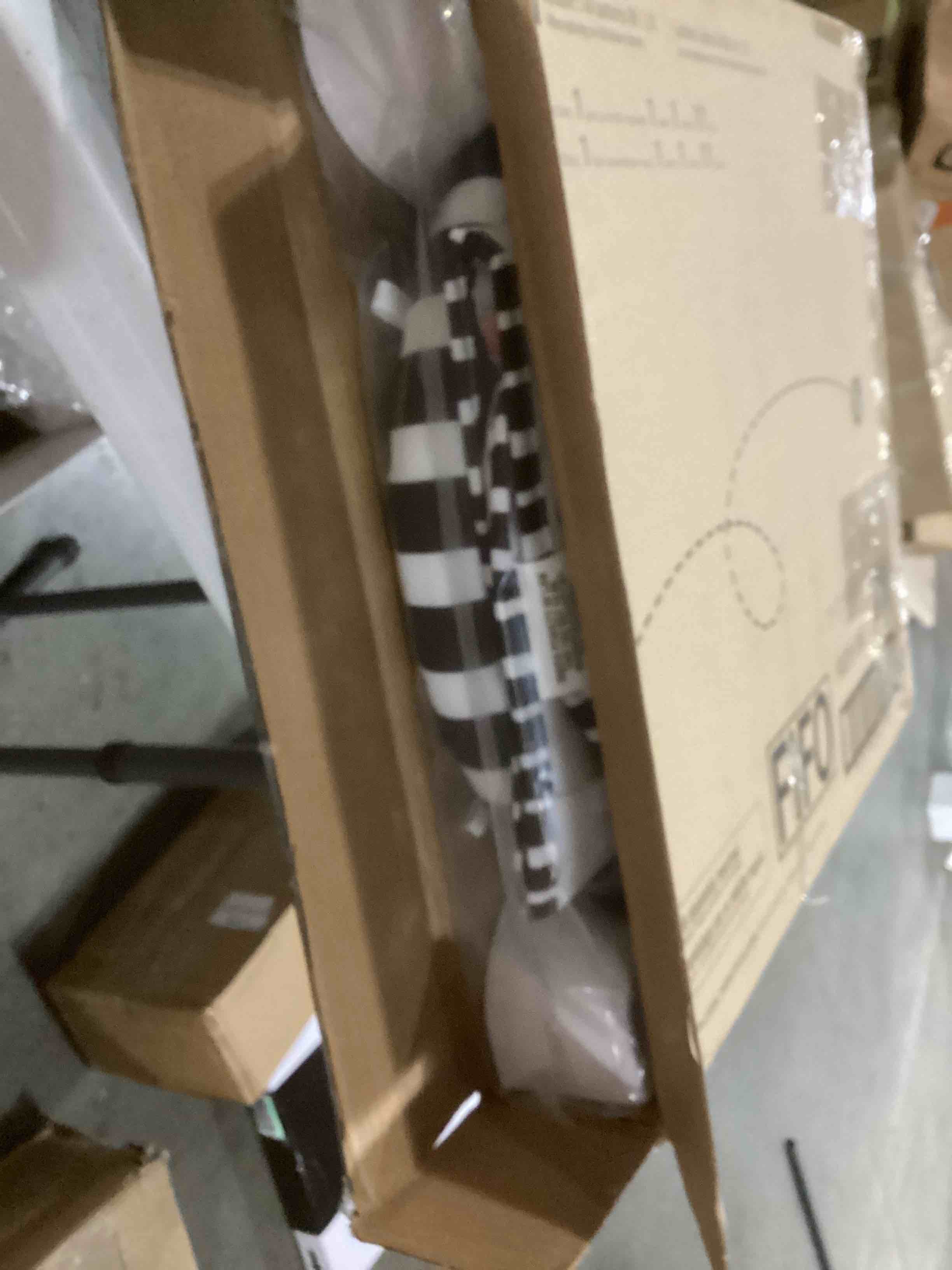 https://s3.amazonaws.com/lotting-images-prod/bidfta/RED5199017_1708008516782.jpeg