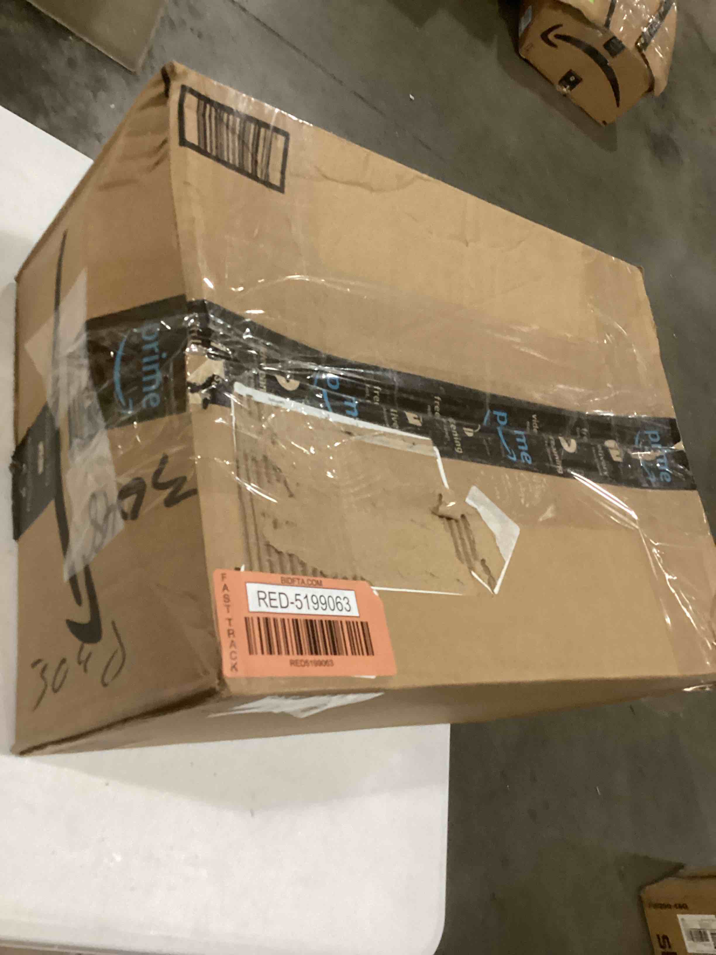 https://s3.amazonaws.com/lotting-images-prod/bidfta/RED5199063_1708020697481.jpeg