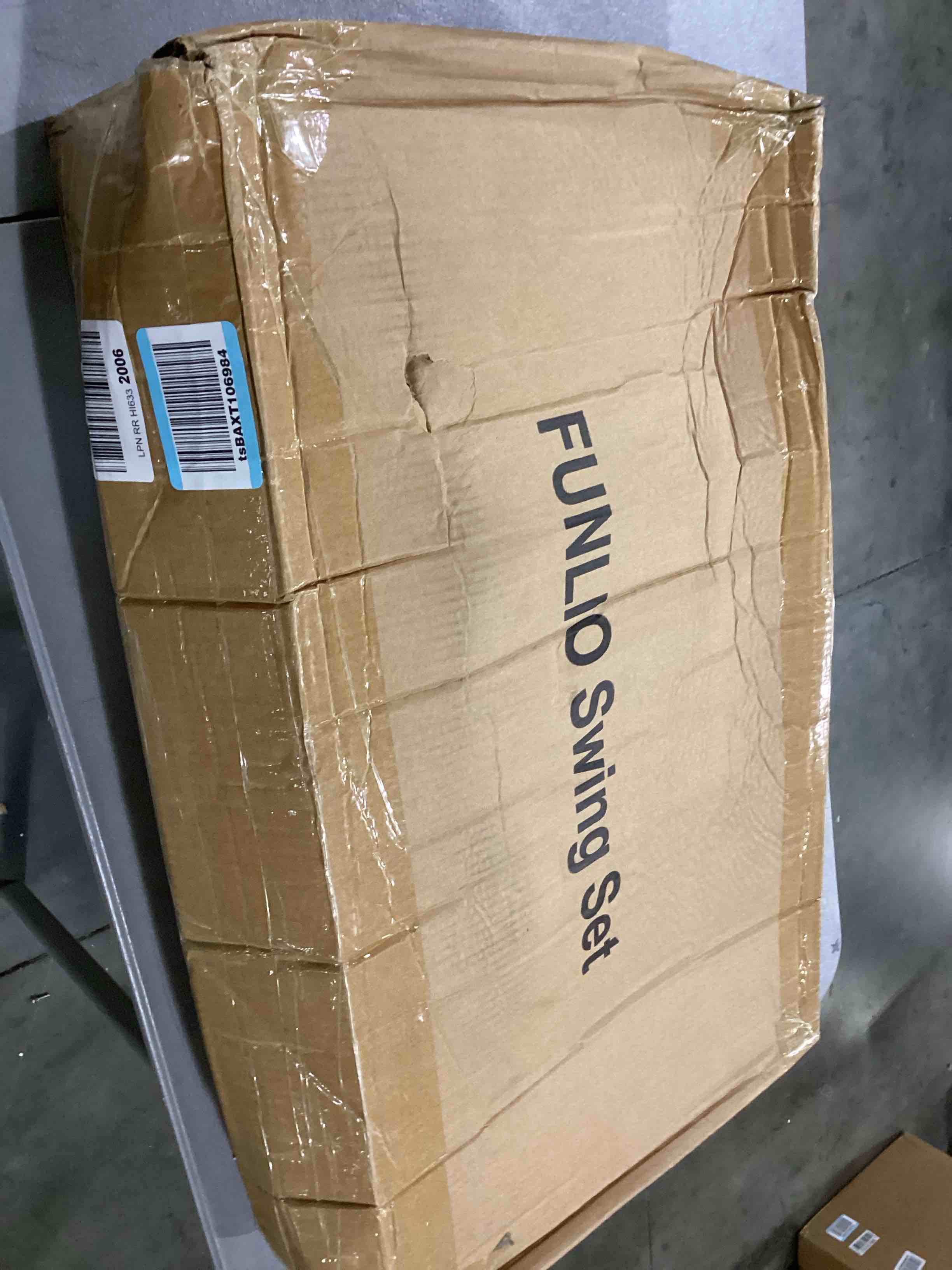 https://s3.amazonaws.com/lotting-images-prod/bidfta/RED5199581_1706556414138.jpeg