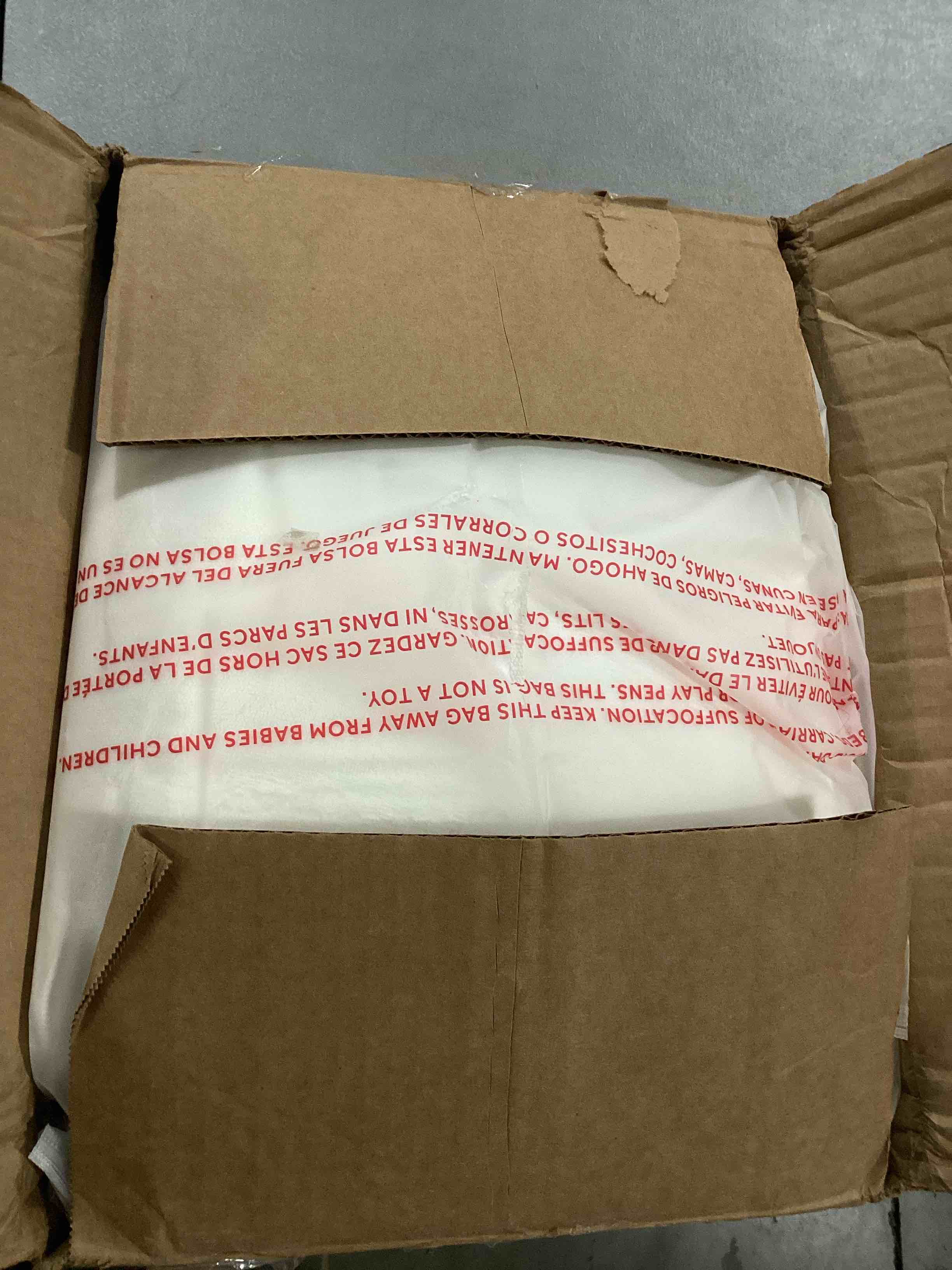https://s3.amazonaws.com/lotting-images-prod/bidfta/RED5199589_1706558201055.jpeg