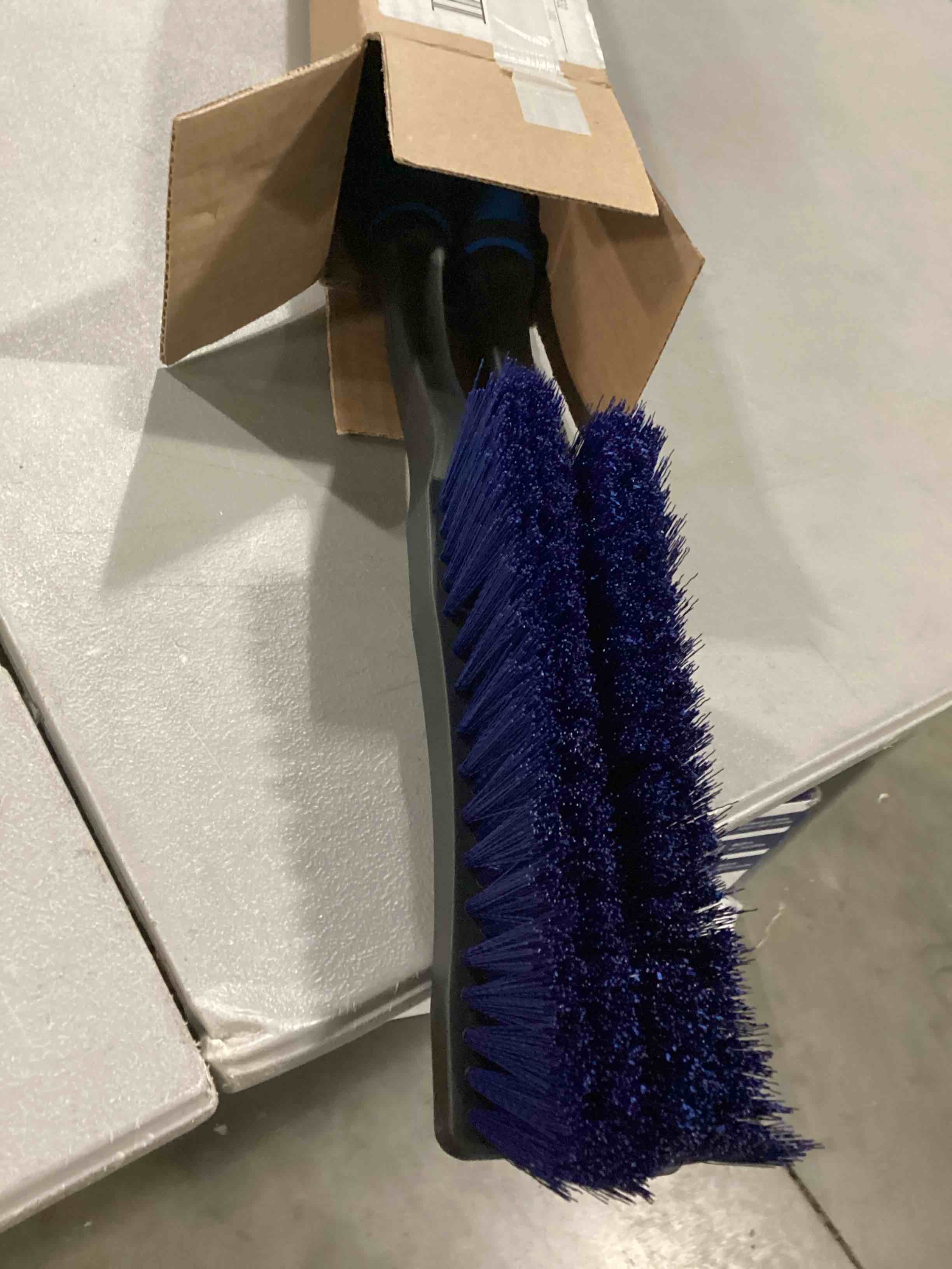 https://s3.amazonaws.com/lotting-images-prod/bidfta/RED5200242_1707242648548.jpeg
