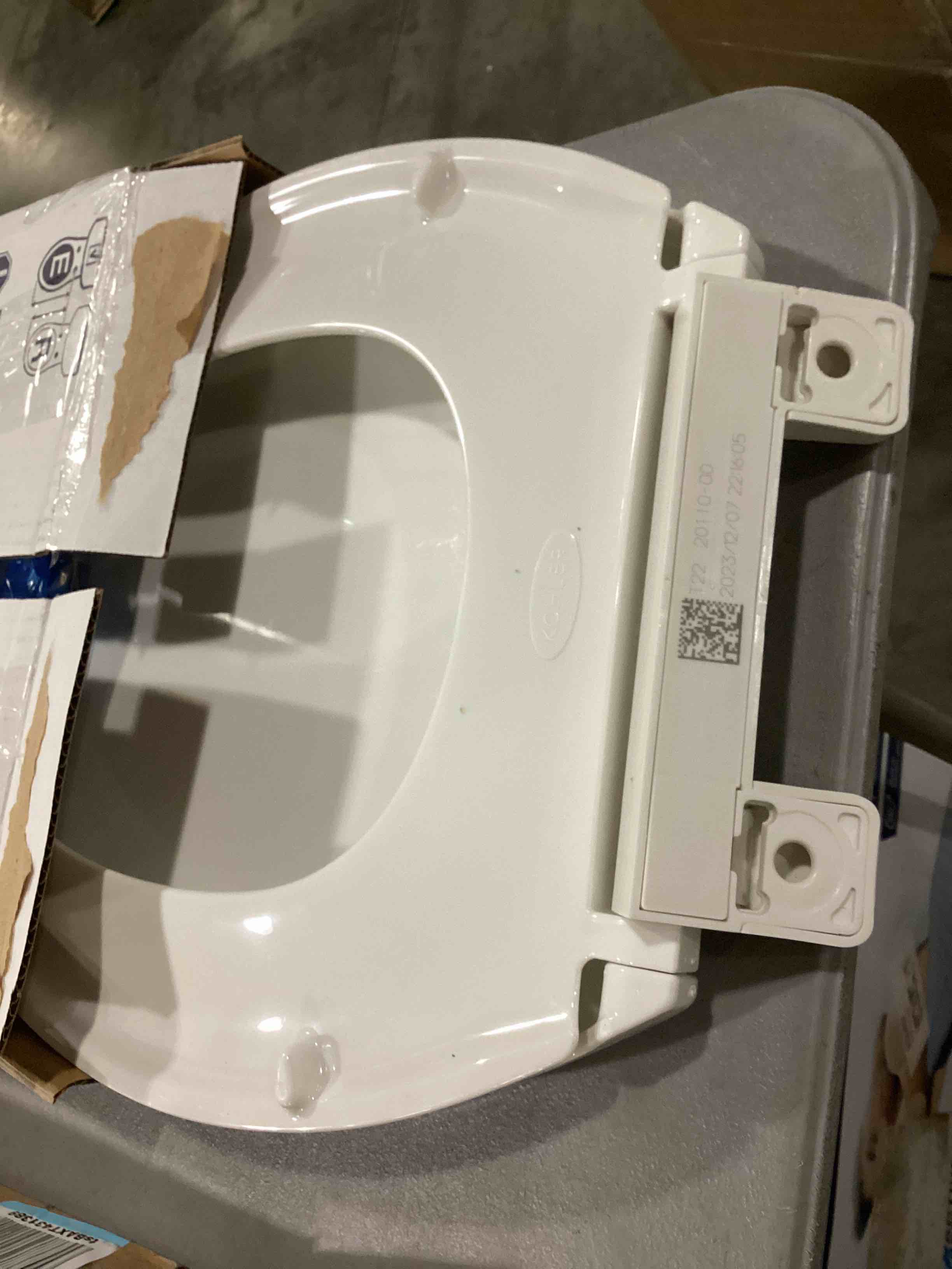 https://s3.amazonaws.com/lotting-images-prod/bidfta/RED5200412_1707395533080.jpeg