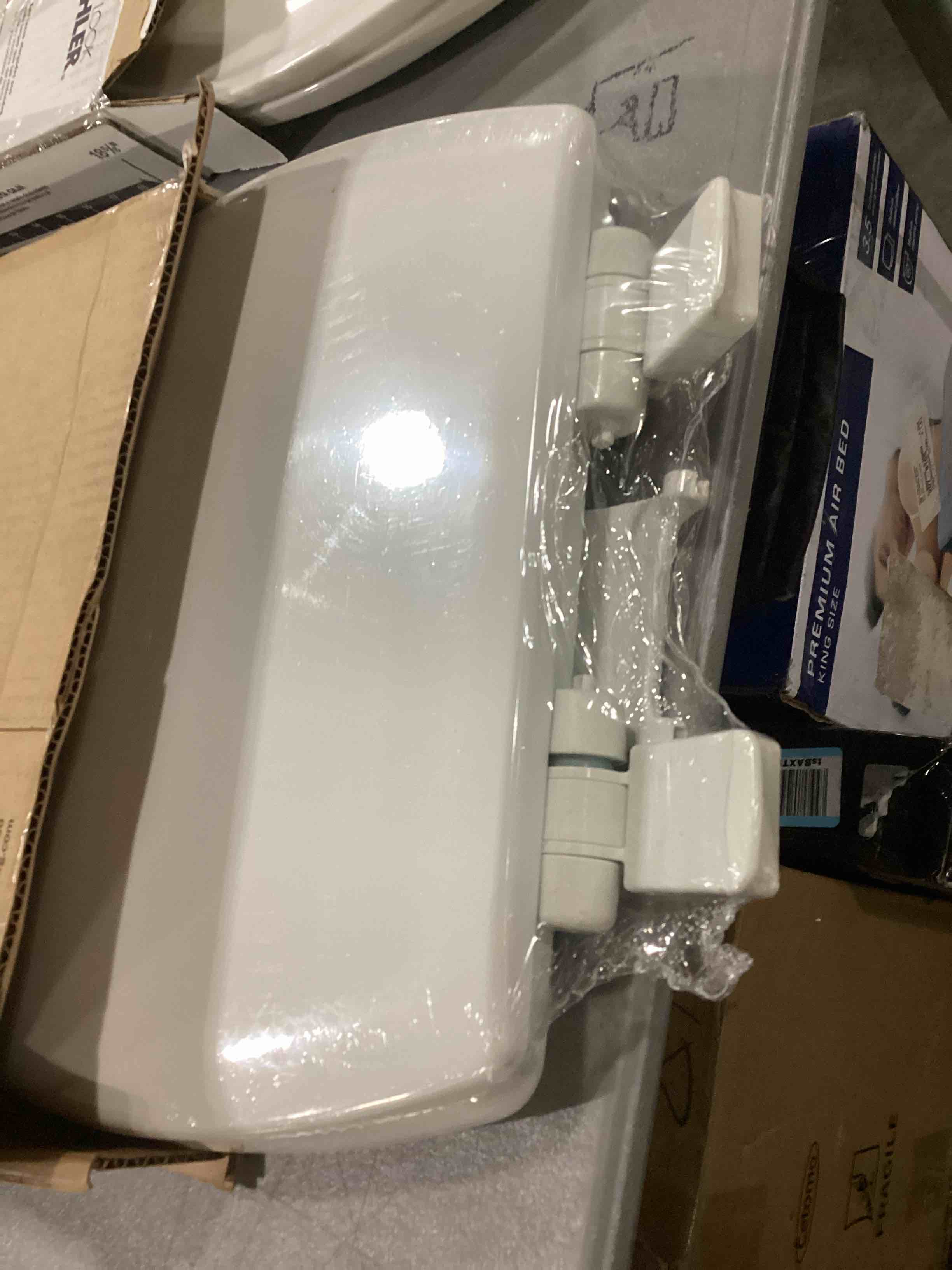 https://s3.amazonaws.com/lotting-images-prod/bidfta/RED5200412_1707395542900.jpeg