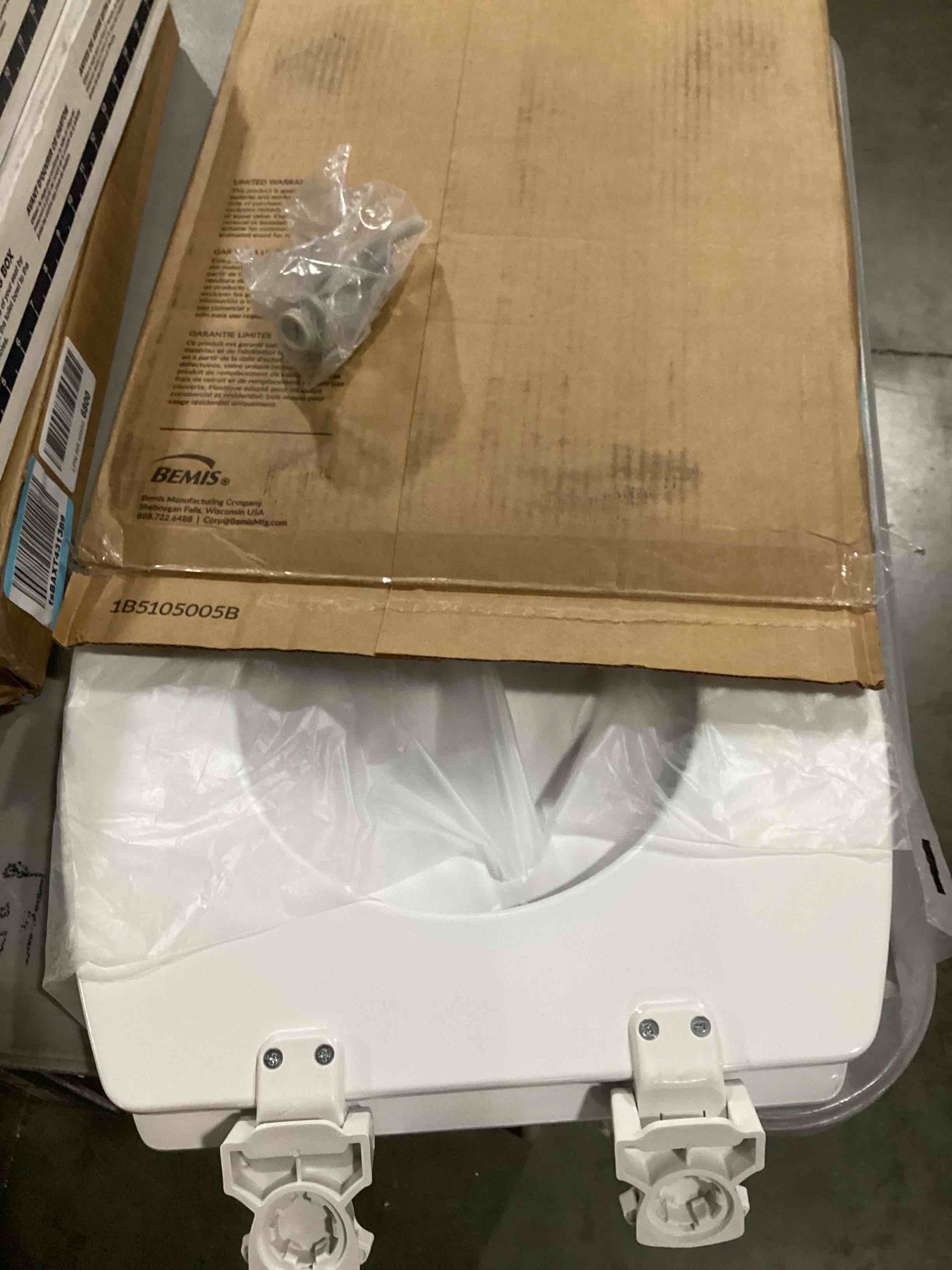 https://s3.amazonaws.com/lotting-images-prod/bidfta/RED5200412_1707395710419.jpeg
