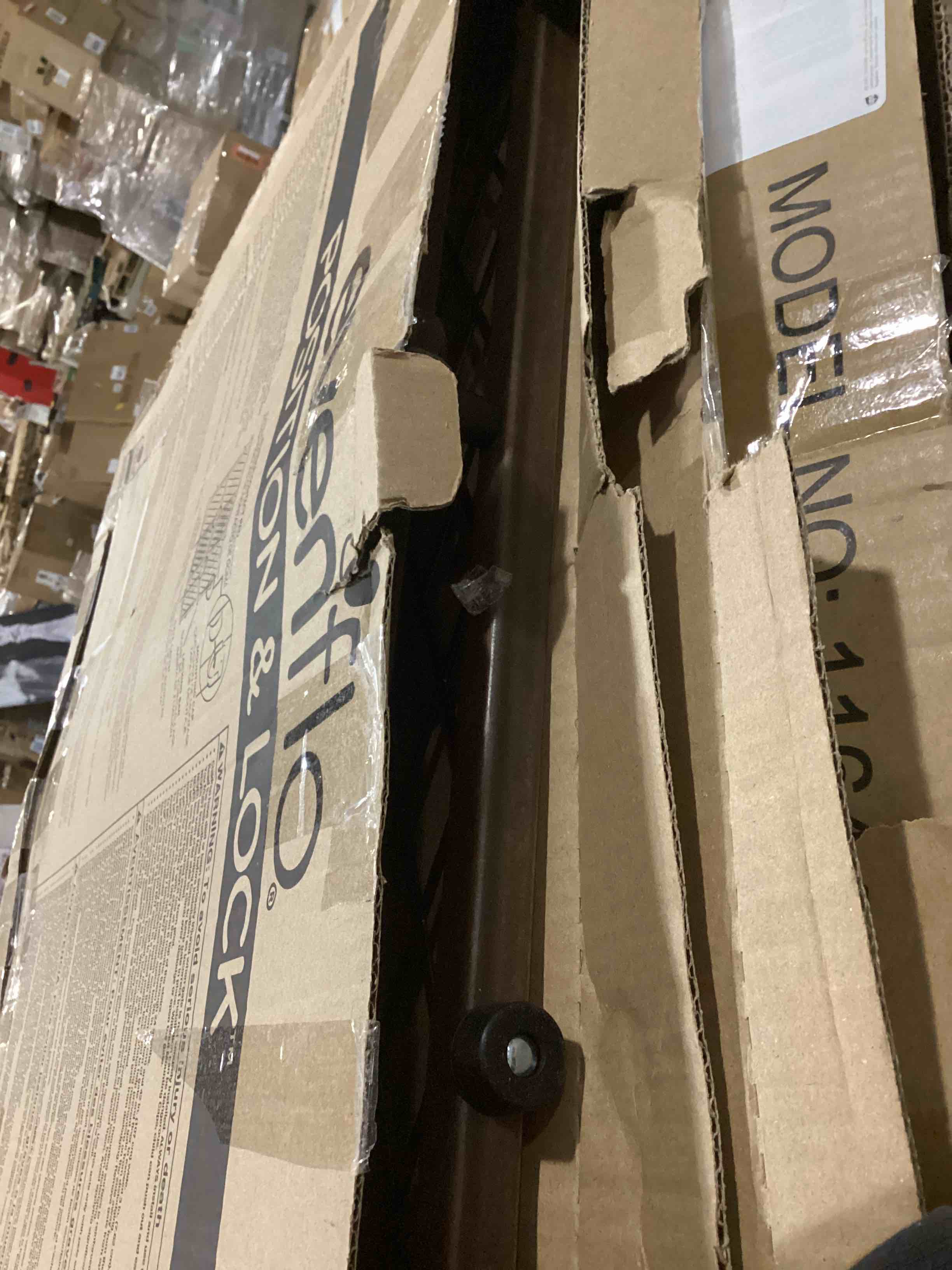 https://s3.amazonaws.com/lotting-images-prod/bidfta/RED5200445_1707403515117.jpeg