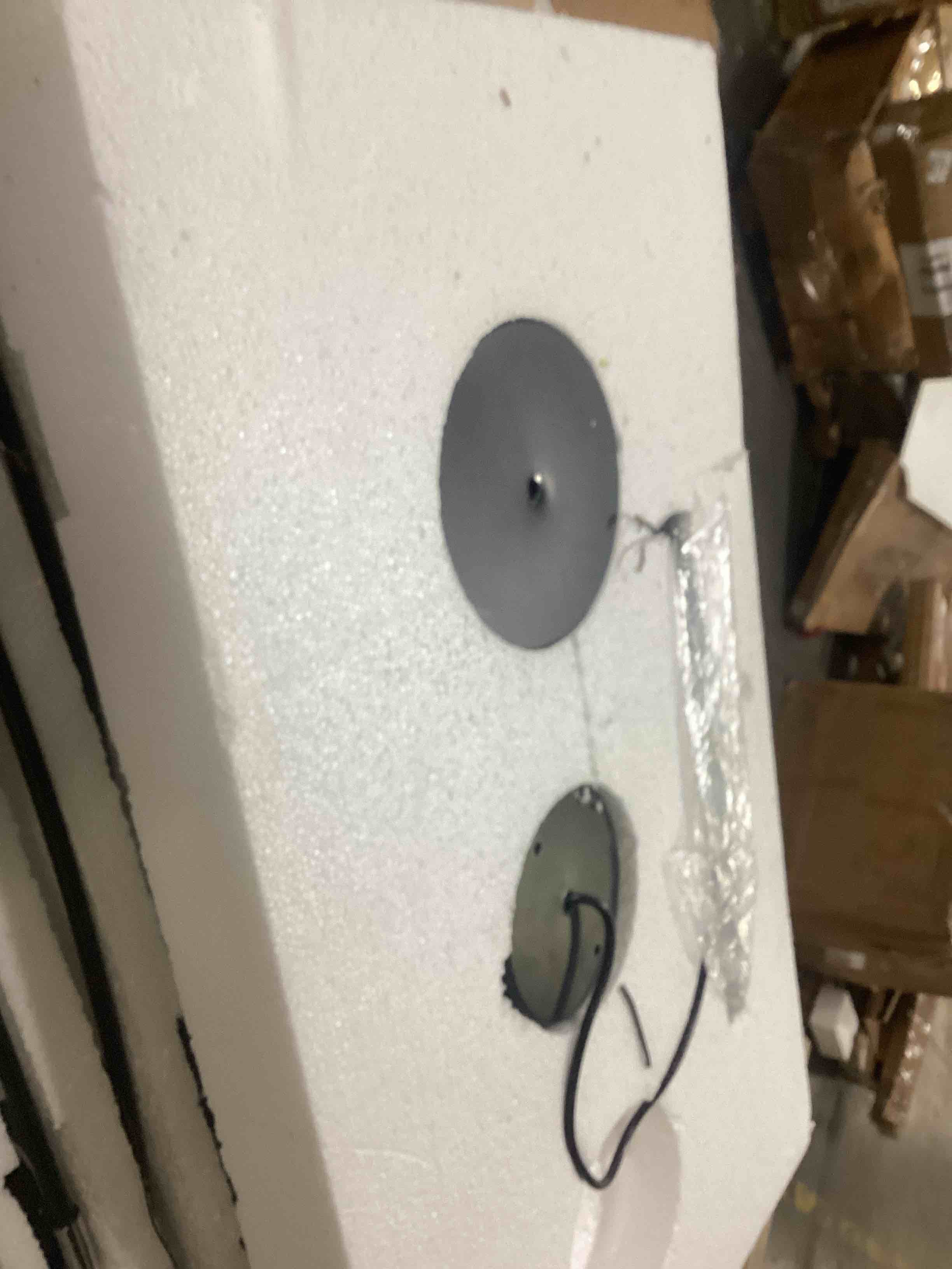 https://s3.amazonaws.com/lotting-images-prod/bidfta/RED5201102_1706534387935.jpeg