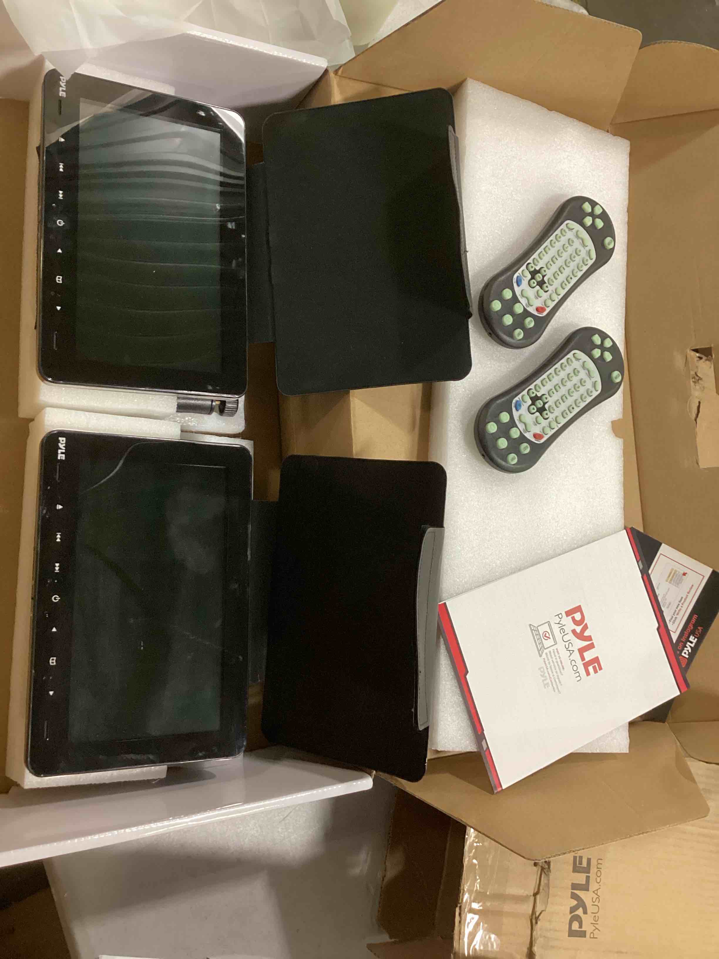 https://s3.amazonaws.com/lotting-images-prod/bidfta/RED5201583_1707231093859.jpeg