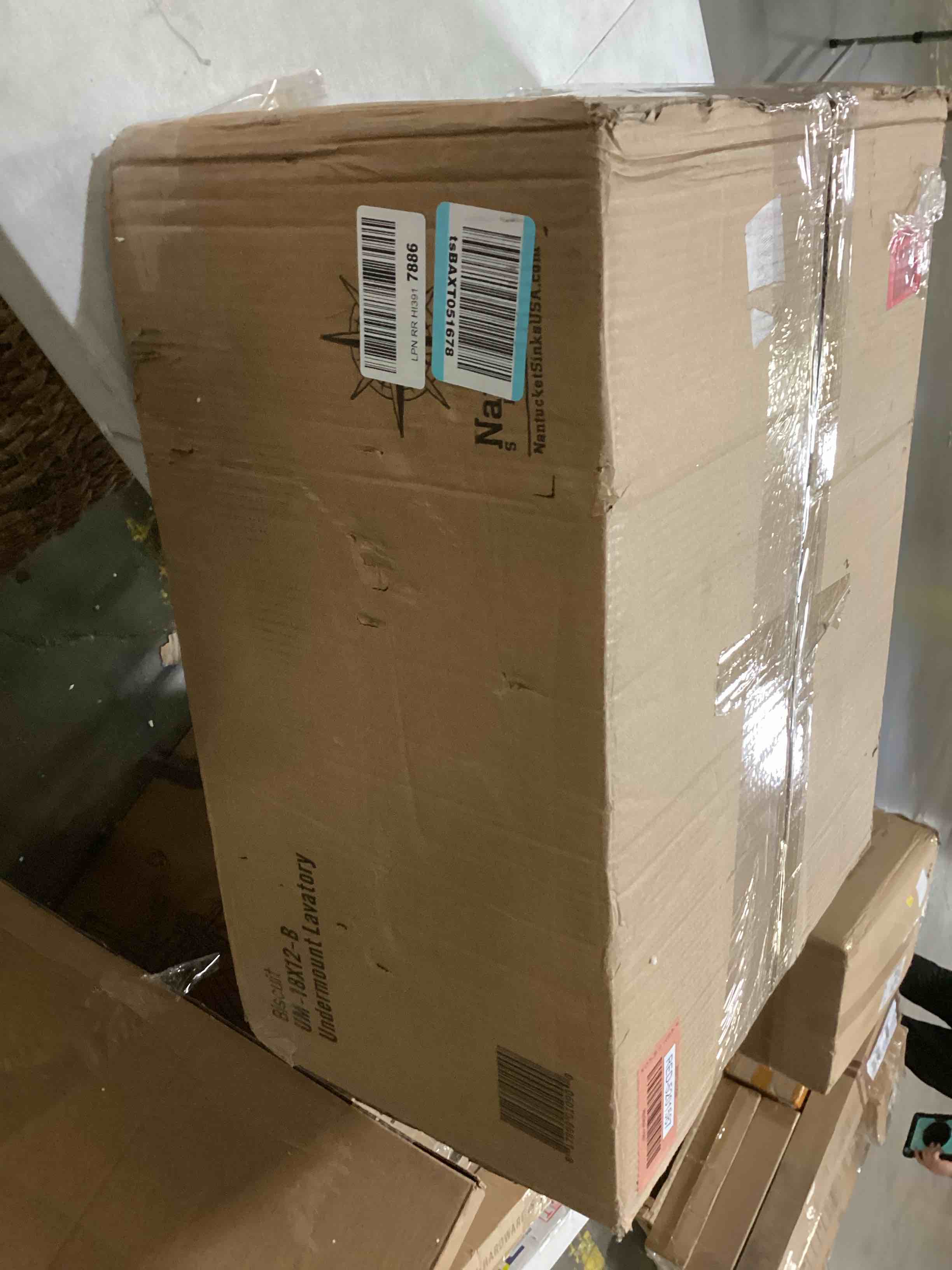 https://s3.amazonaws.com/lotting-images-prod/bidfta/RED5201587_1707233852957.jpeg