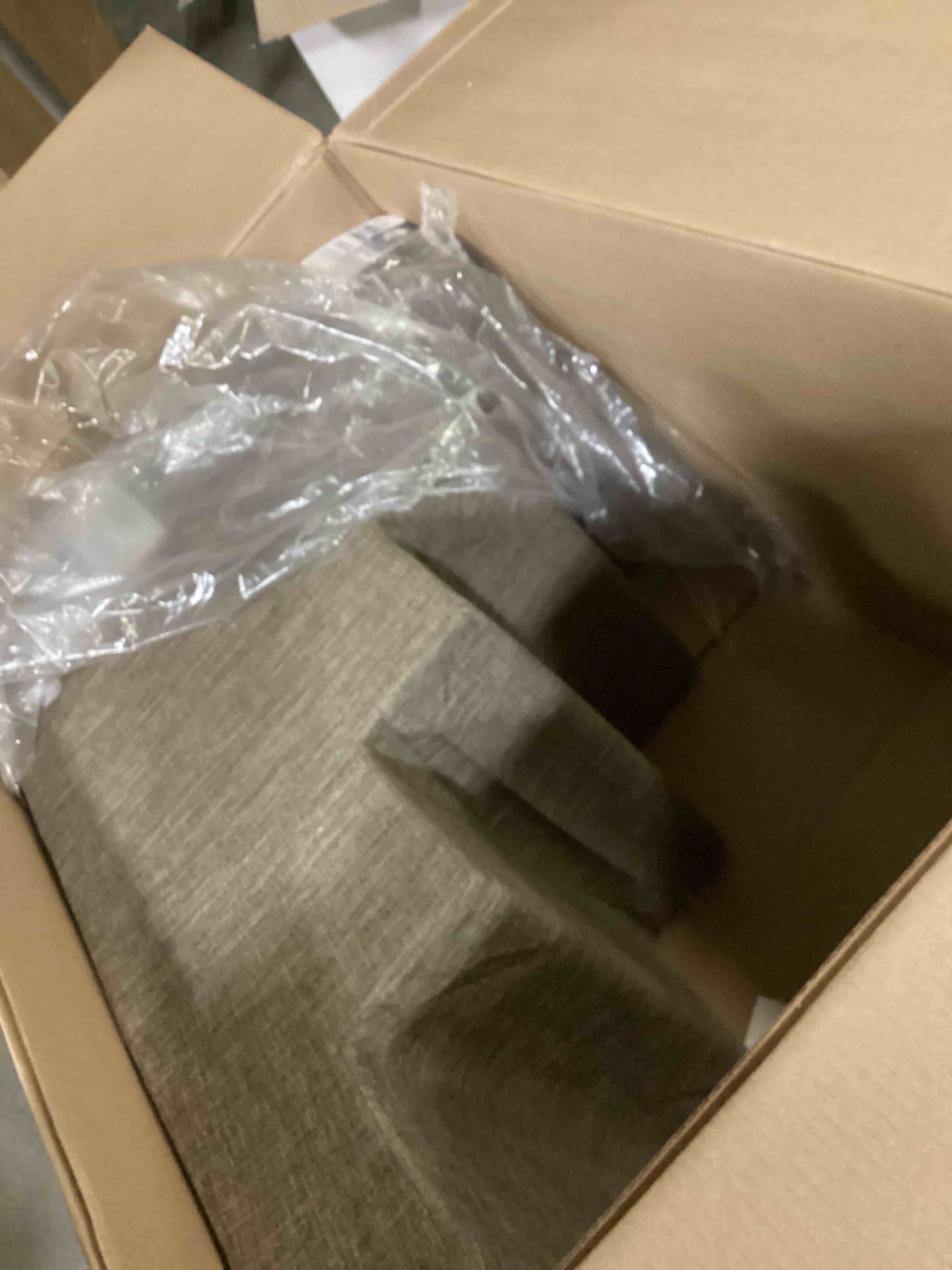 https://s3.amazonaws.com/lotting-images-prod/bidfta/RED5201588_1707234097195.jpeg