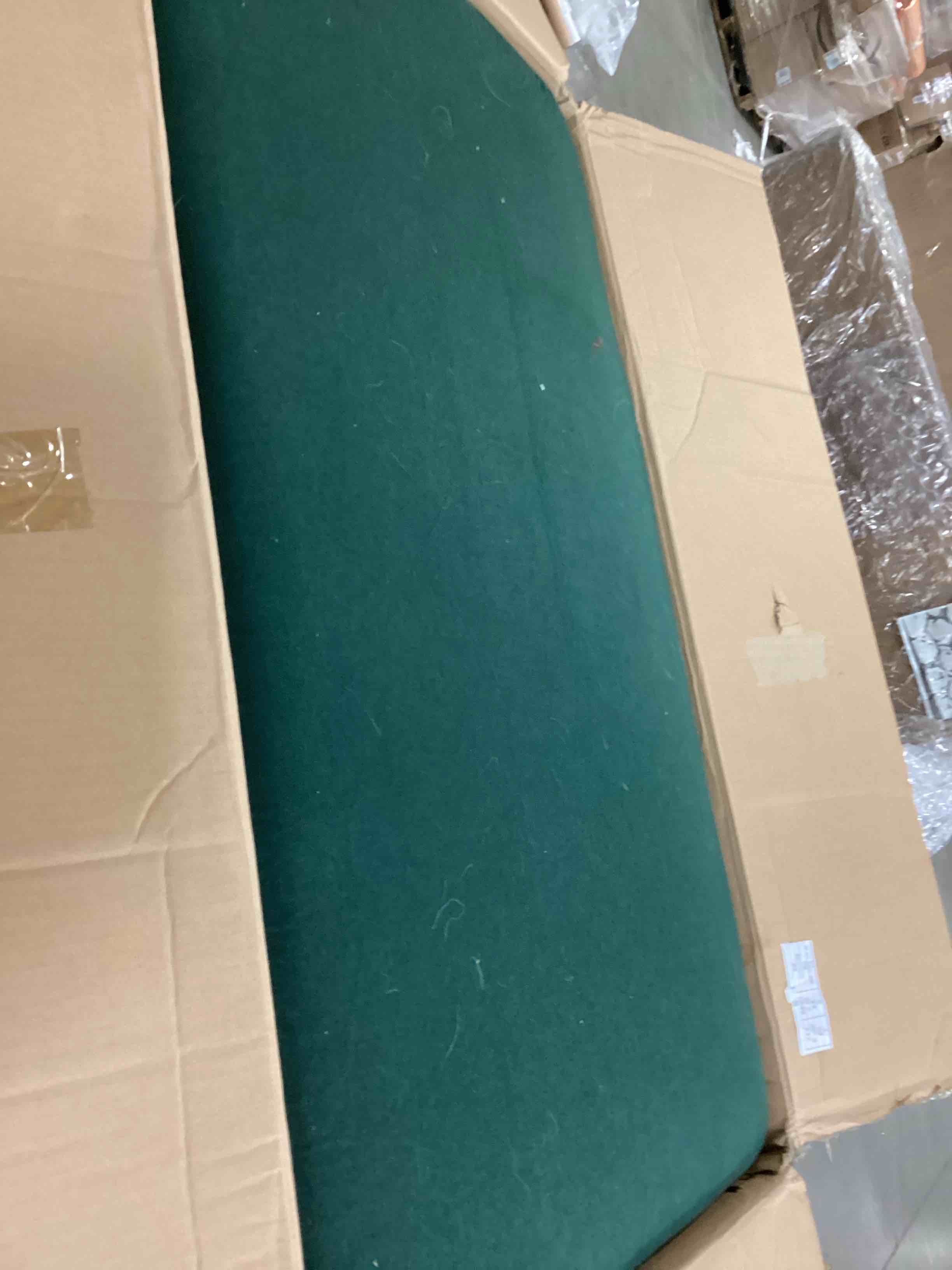 https://s3.amazonaws.com/lotting-images-prod/bidfta/RED5201628_1707311114728.jpeg