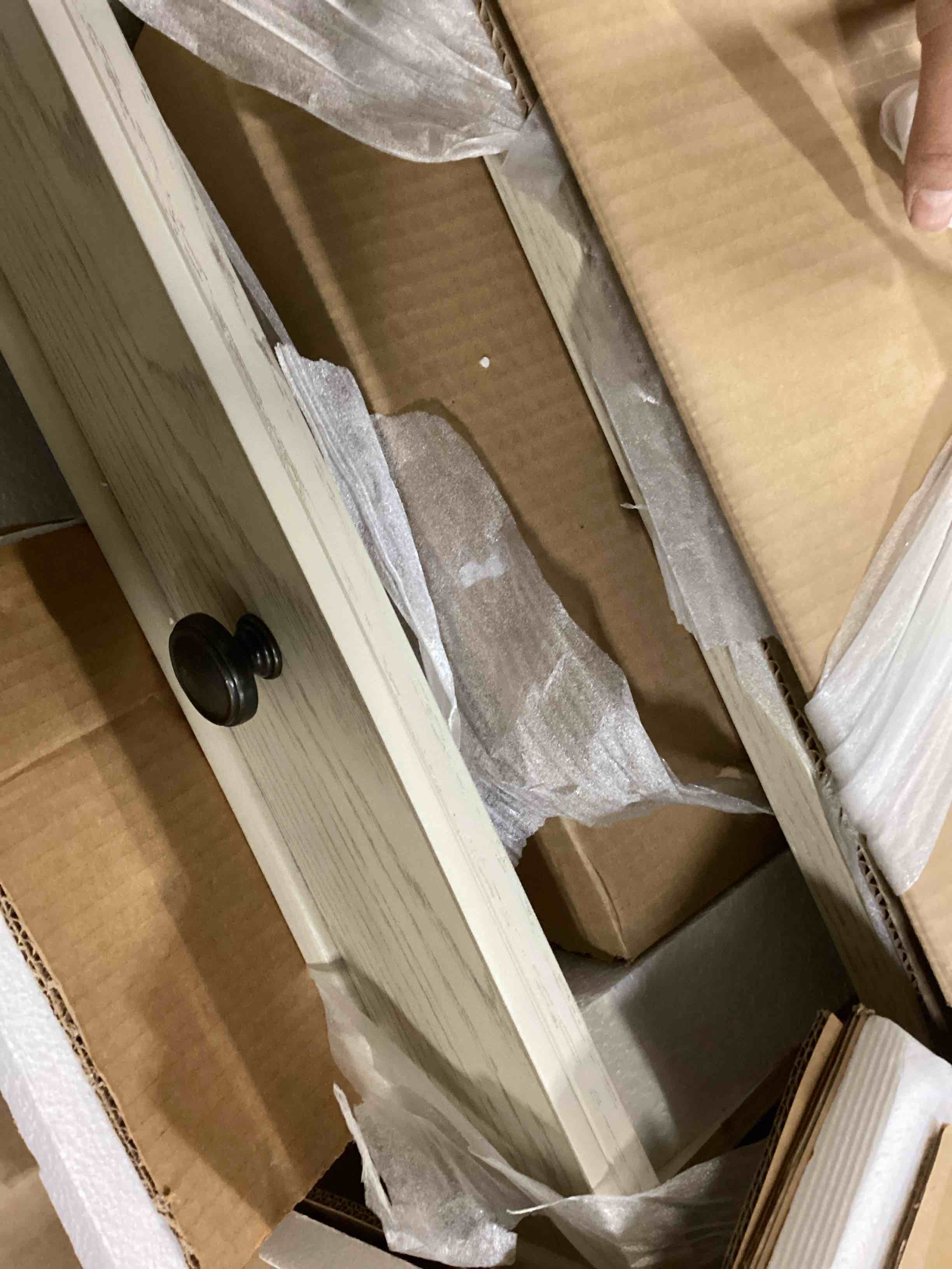 https://s3.amazonaws.com/lotting-images-prod/bidfta/RED5201653_1707321567839.jpeg