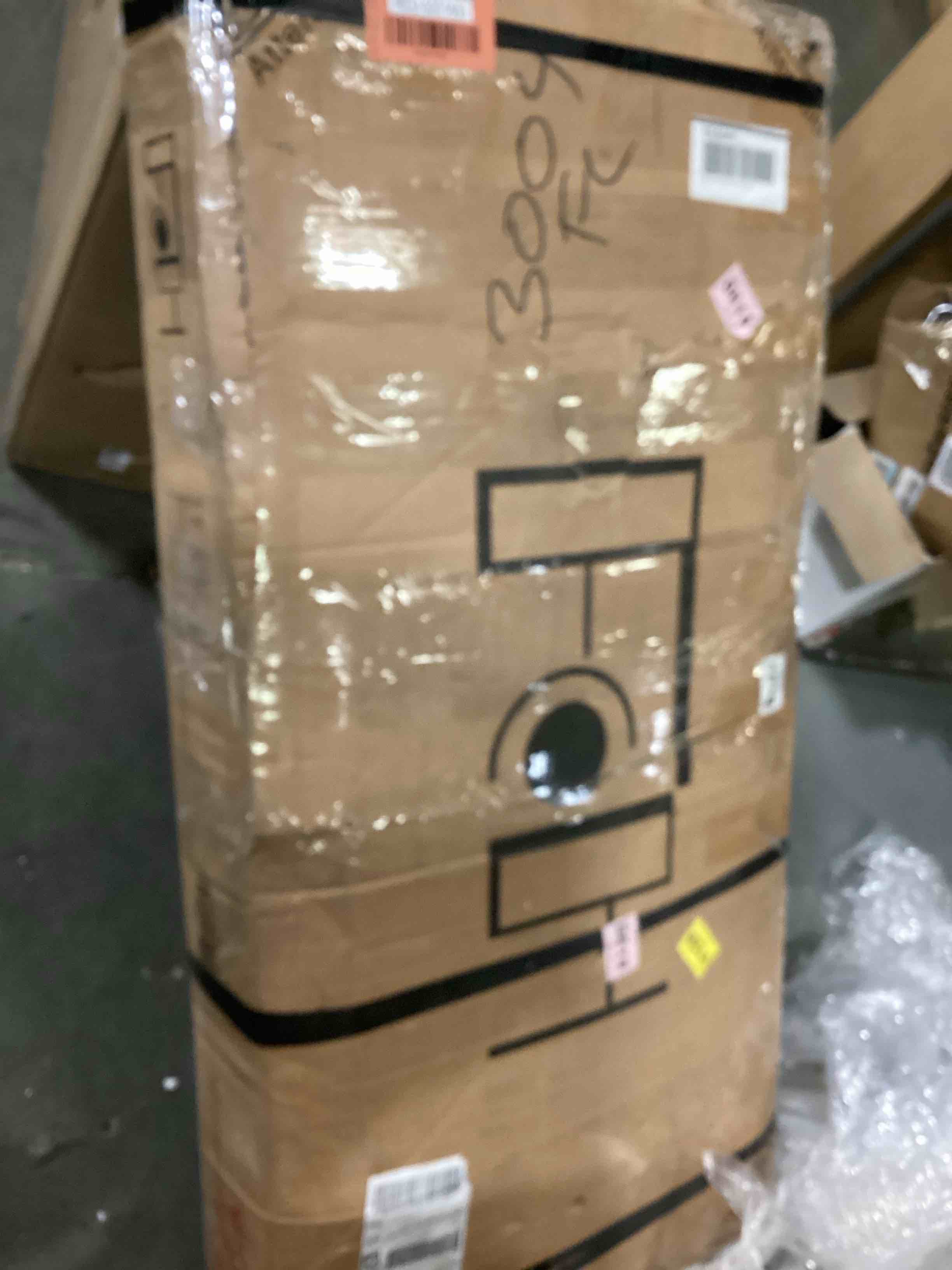 https://s3.amazonaws.com/lotting-images-prod/bidfta/RED5201663_1707324963559.jpeg
