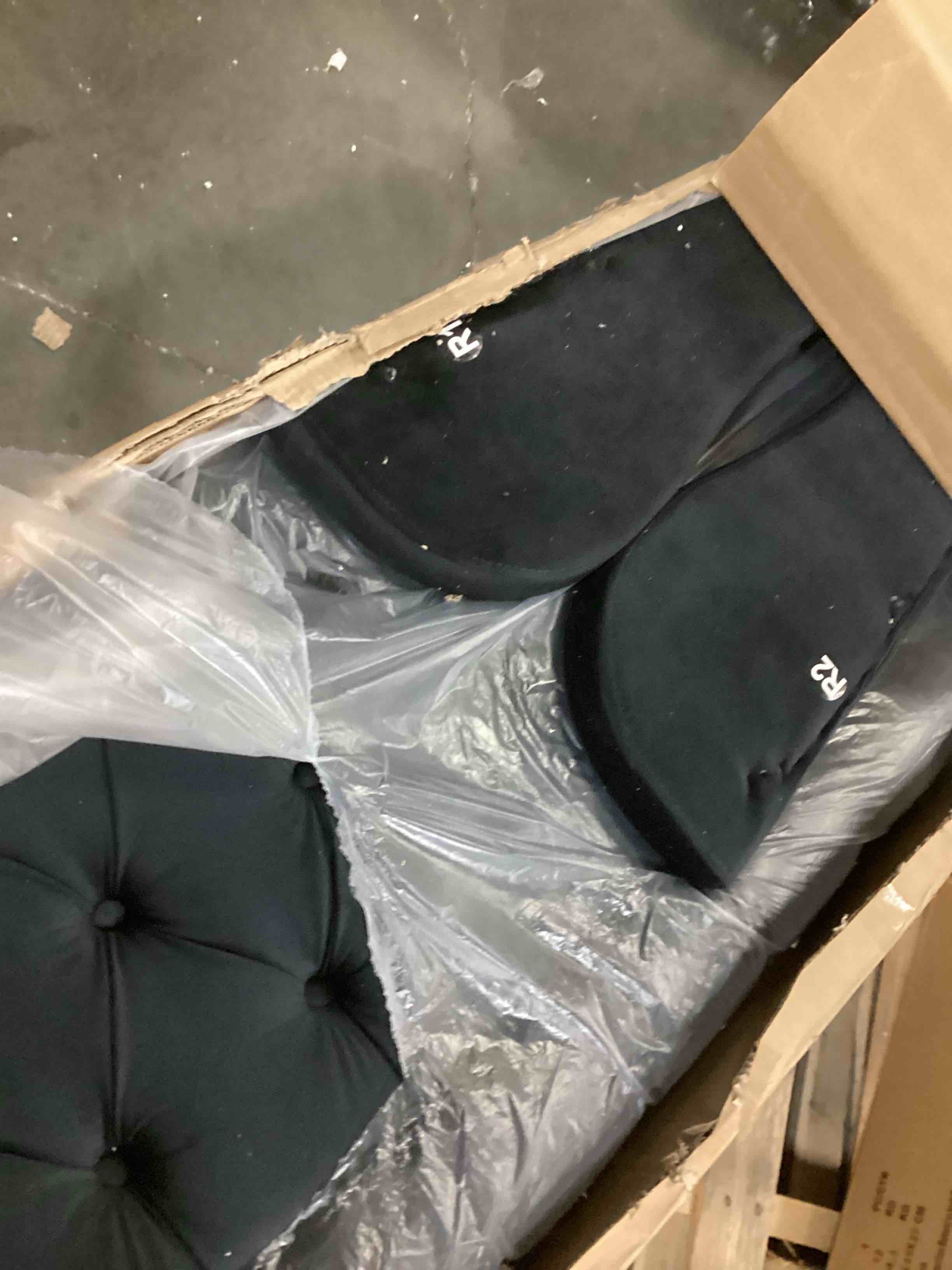 https://s3.amazonaws.com/lotting-images-prod/bidfta/RED5201748_1707414396306.jpeg