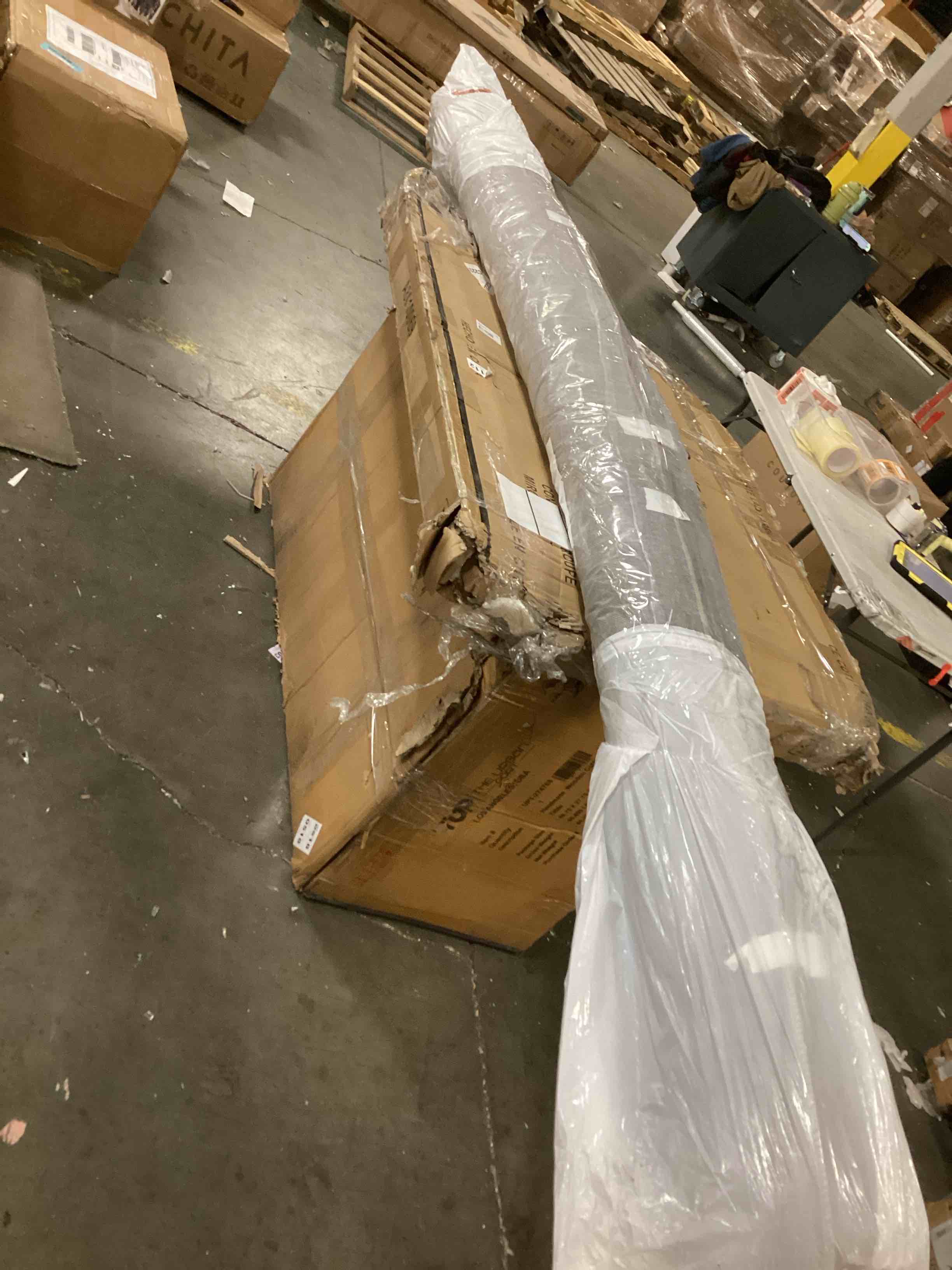 https://s3.amazonaws.com/lotting-images-prod/bidfta/RED5201749_1707415238111.jpeg