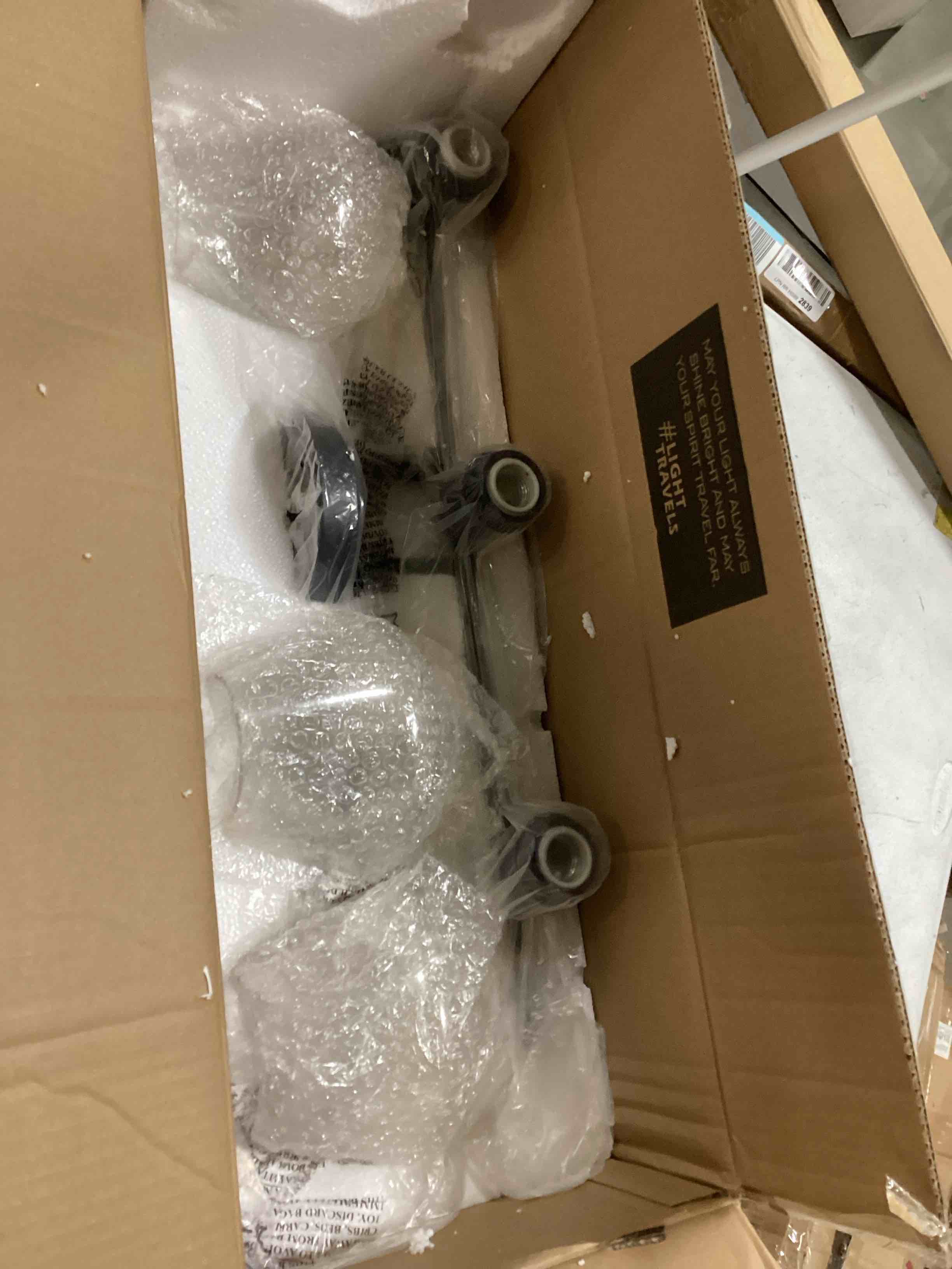 https://s3.amazonaws.com/lotting-images-prod/bidfta/RED5201770_1707481490351.jpeg