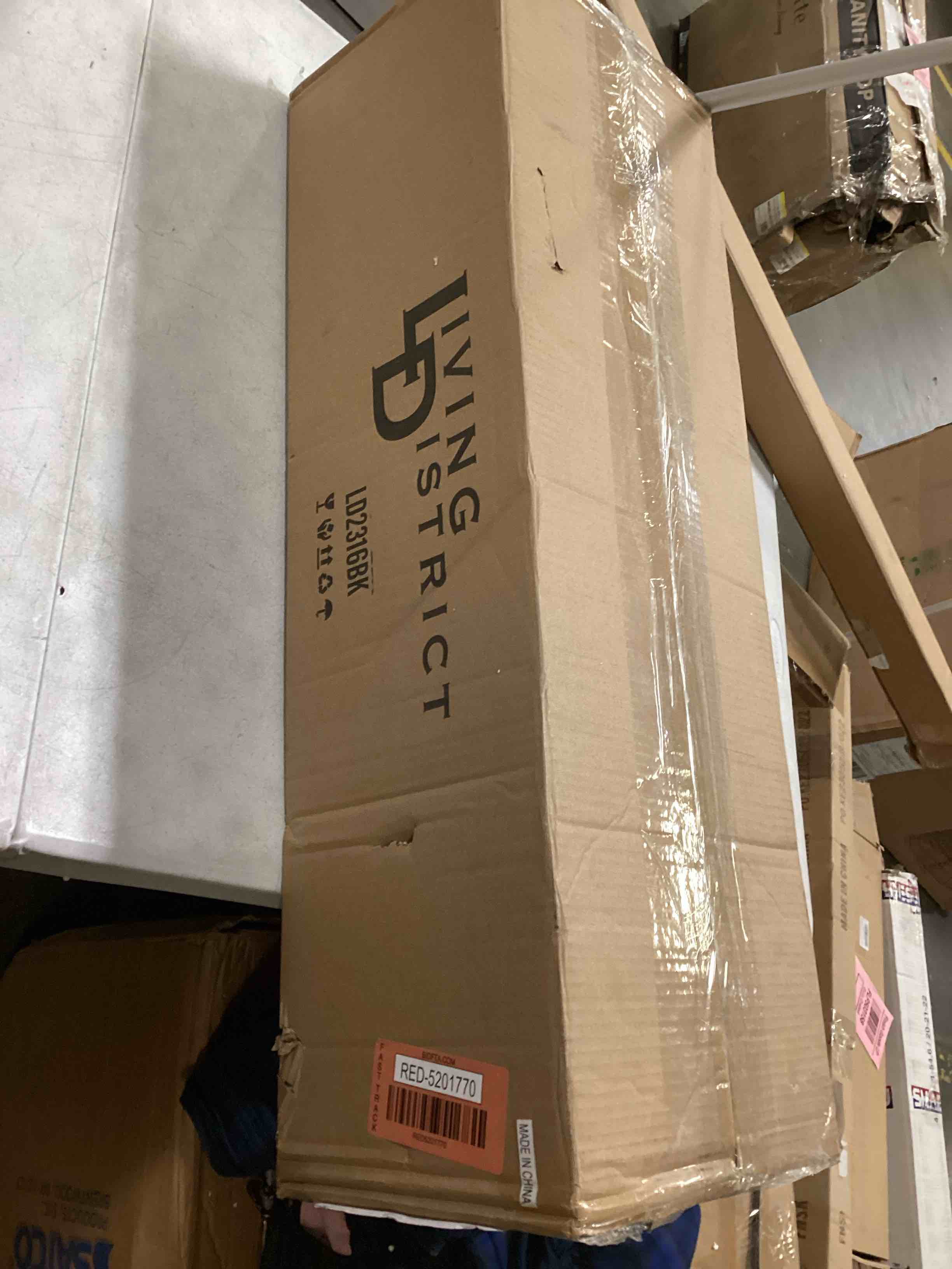 https://s3.amazonaws.com/lotting-images-prod/bidfta/RED5201770_1707481508726.jpeg