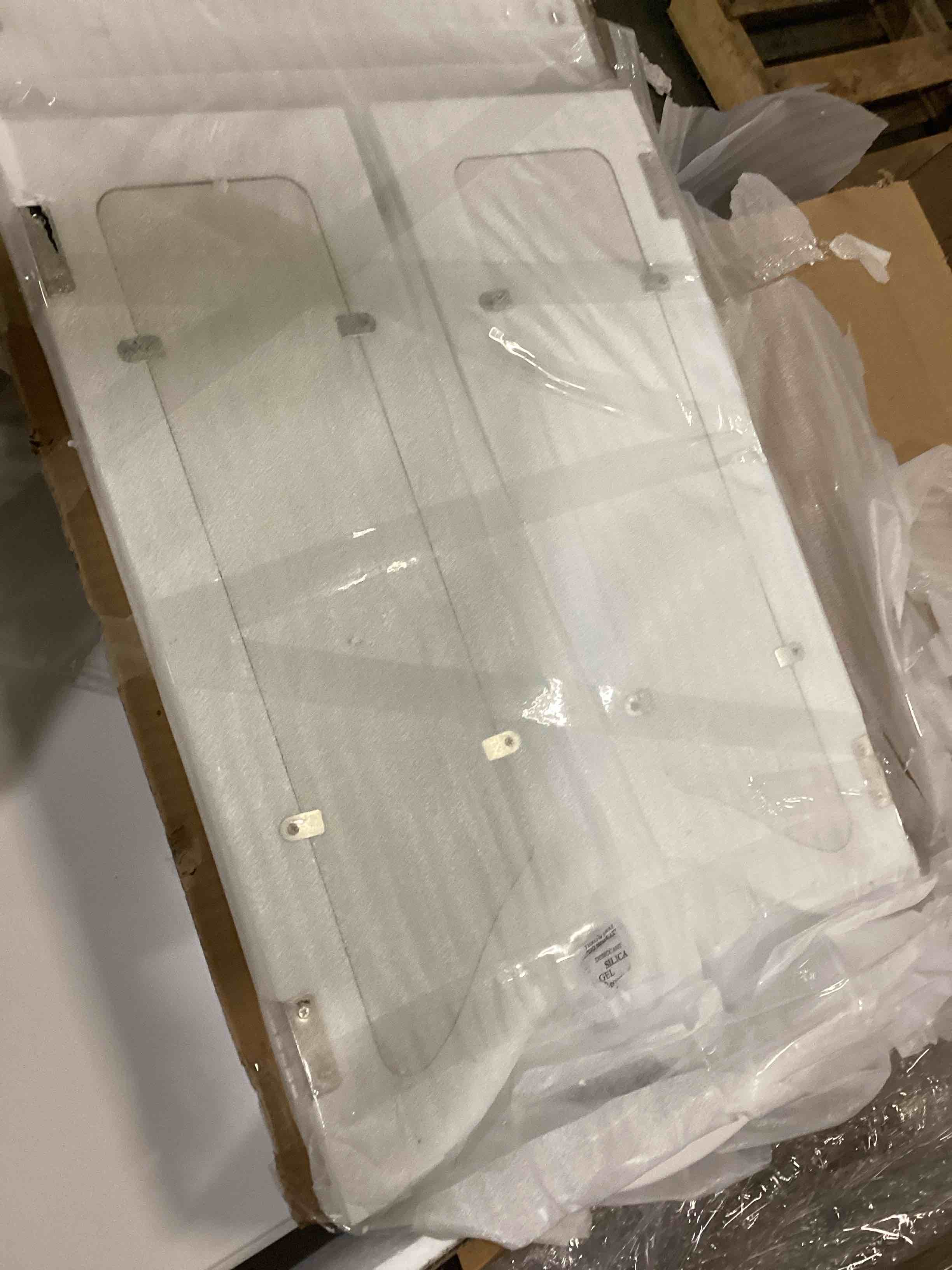 https://s3.amazonaws.com/lotting-images-prod/bidfta/RED5201777_1707483228728.jpeg