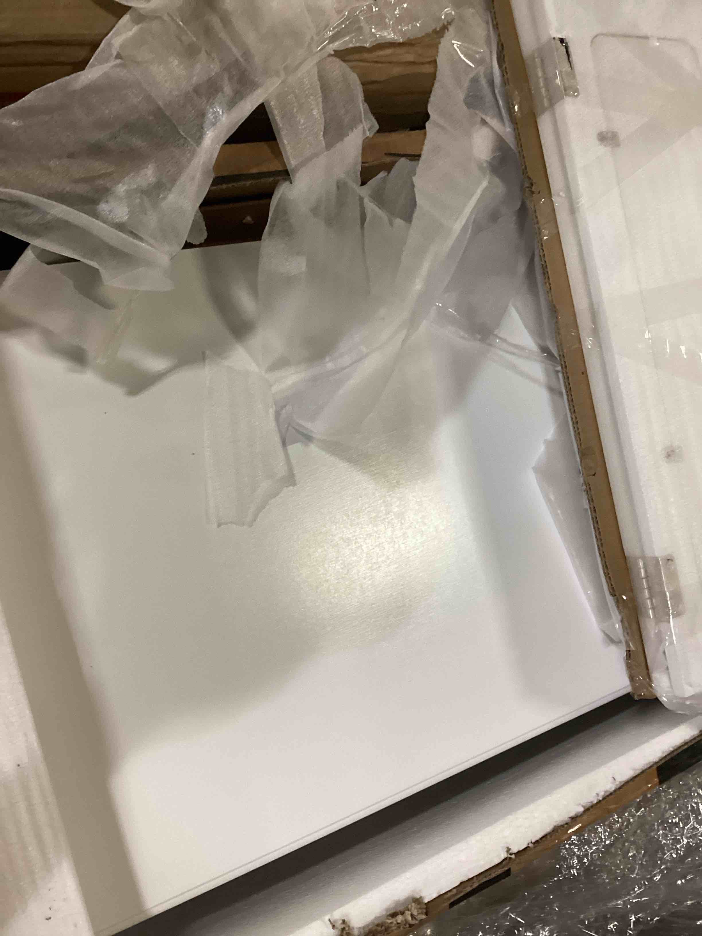 https://s3.amazonaws.com/lotting-images-prod/bidfta/RED5201777_1707483231222.jpeg