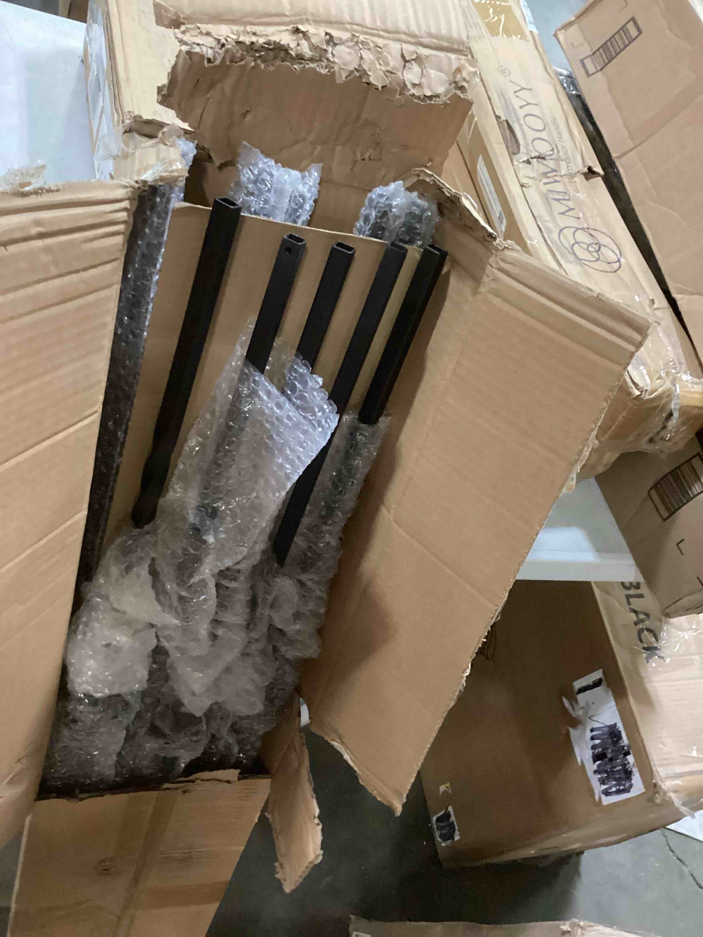 https://s3.amazonaws.com/lotting-images-prod/bidfta/RED5201866_1708004263599.jpeg