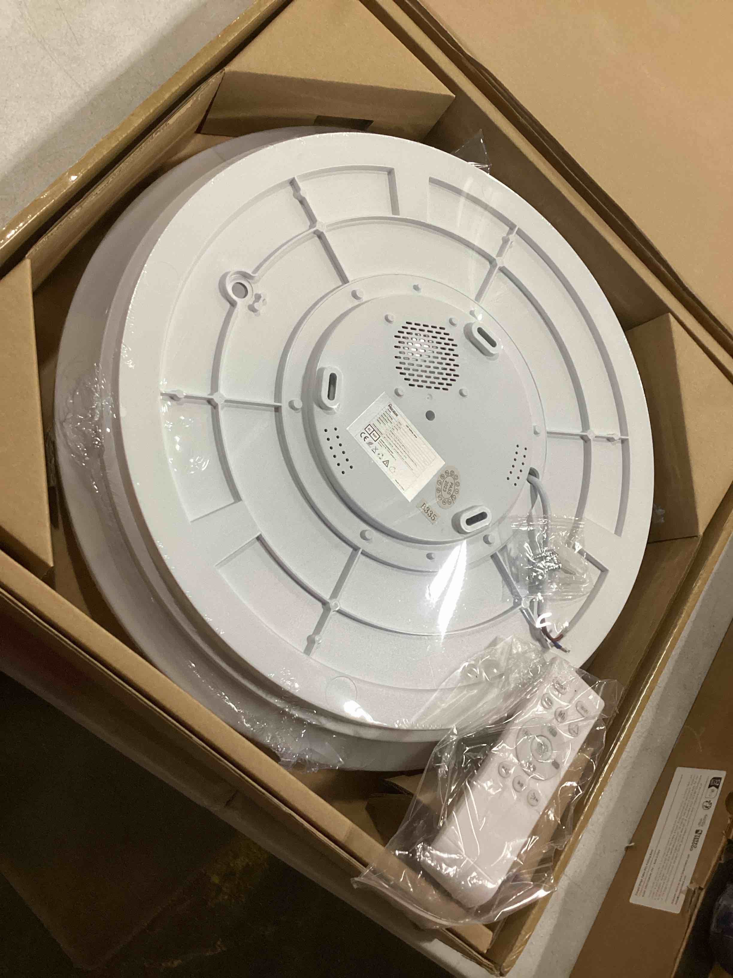 https://s3.amazonaws.com/lotting-images-prod/bidfta/RED5201894_1708008894731.jpeg