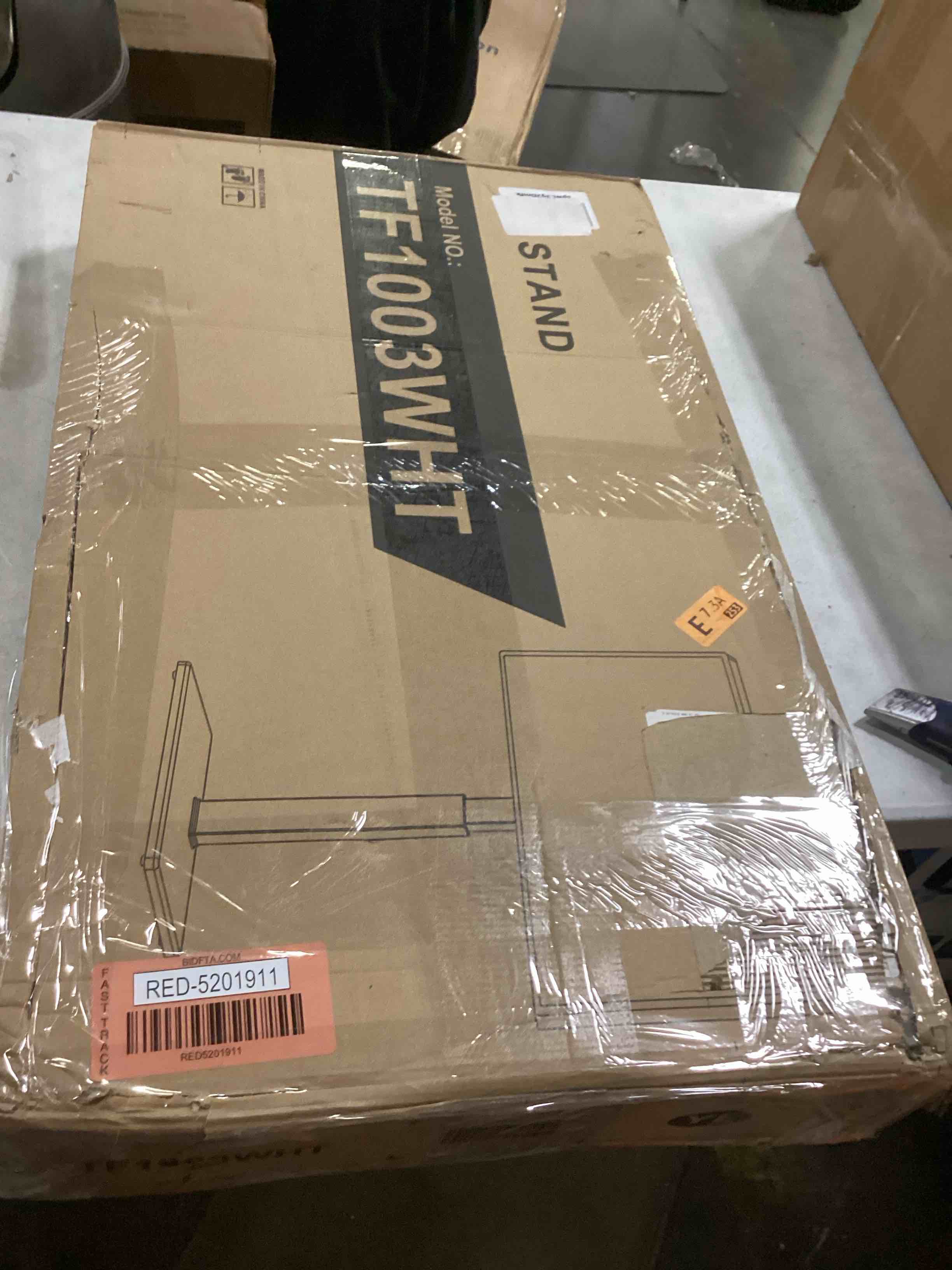 https://s3.amazonaws.com/lotting-images-prod/bidfta/RED5201911_1708013238457.jpeg