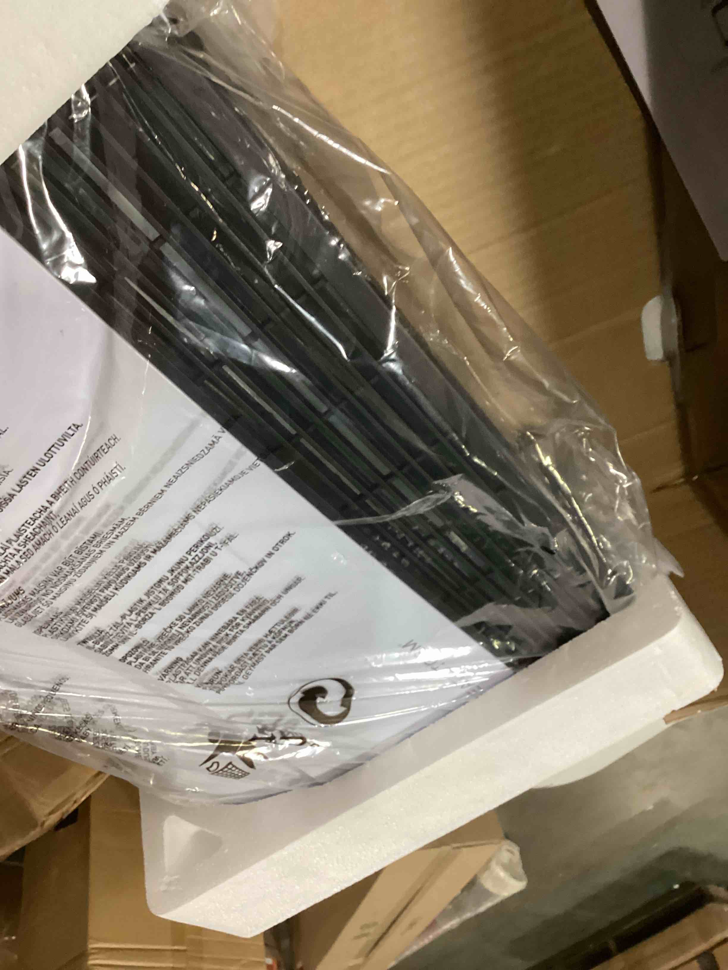 https://s3.amazonaws.com/lotting-images-prod/bidfta/RED5201942_1708021414661.jpeg