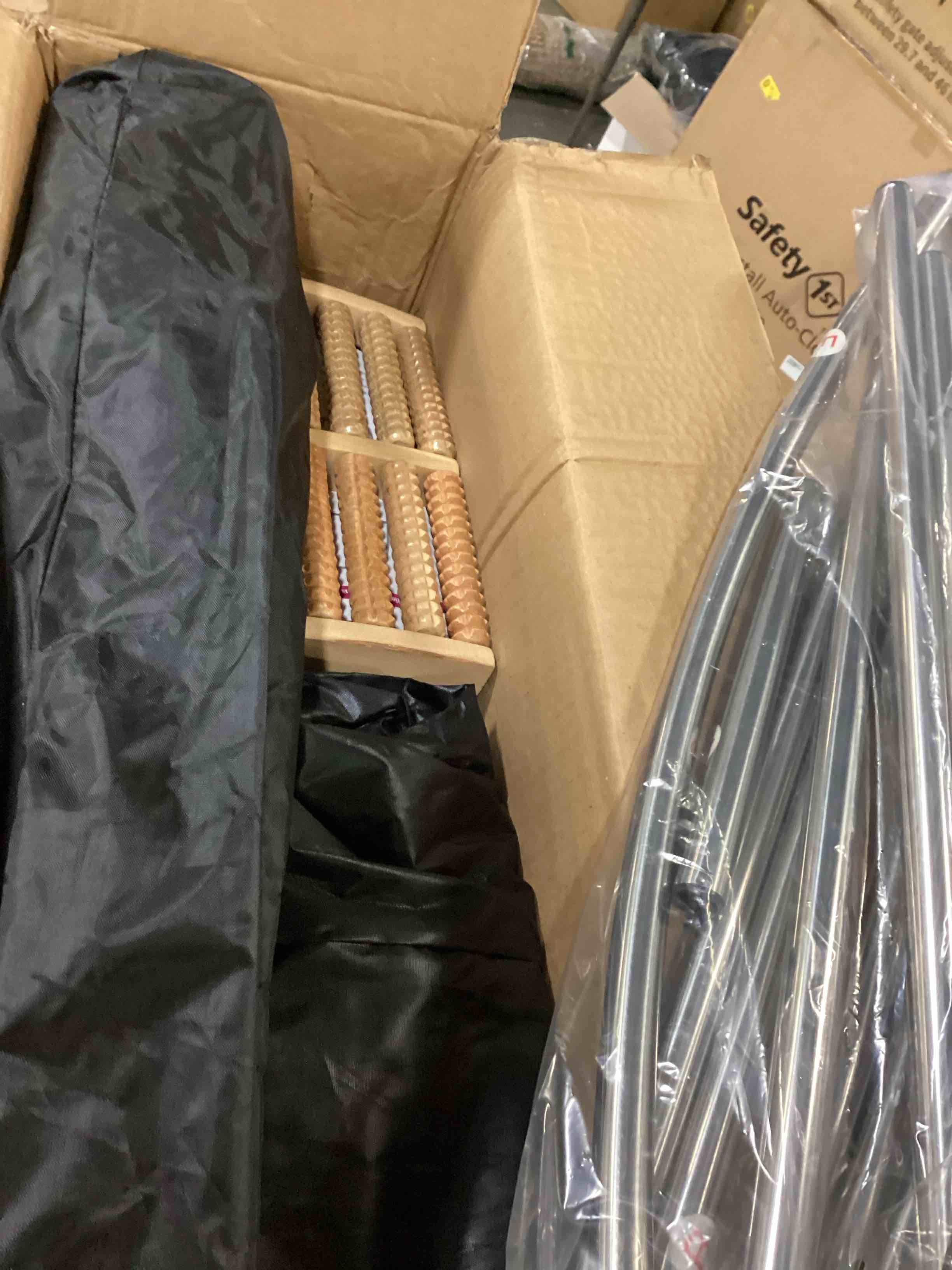 https://s3.amazonaws.com/lotting-images-prod/bidfta/RED5201982_1708090452774.jpeg