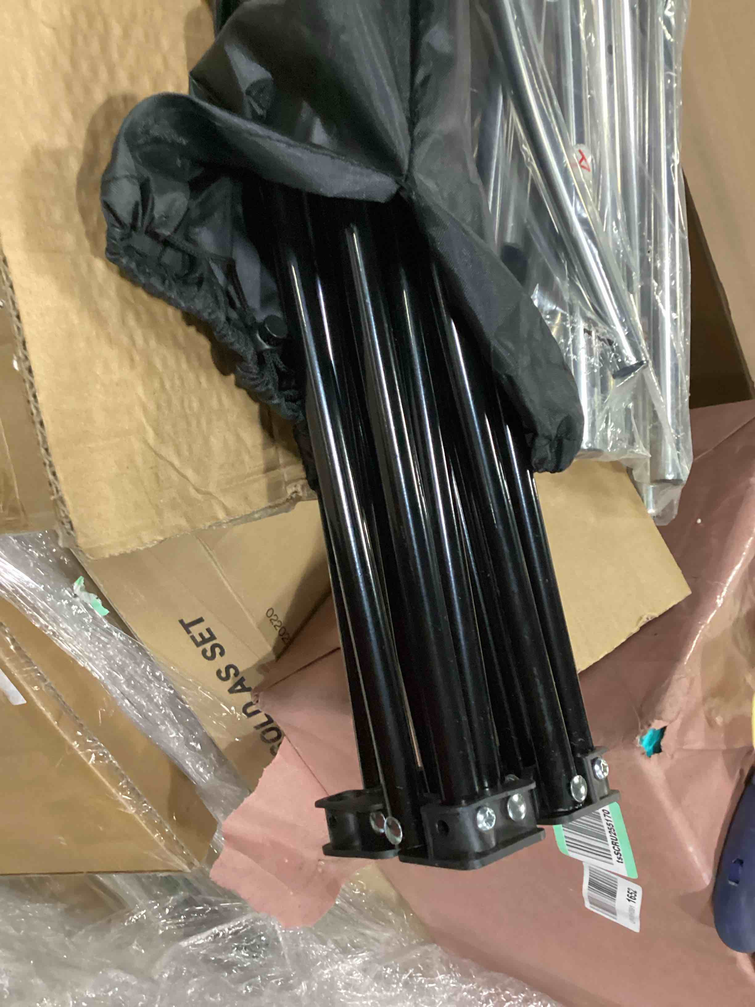 https://s3.amazonaws.com/lotting-images-prod/bidfta/RED5201982_1708090479877.jpeg