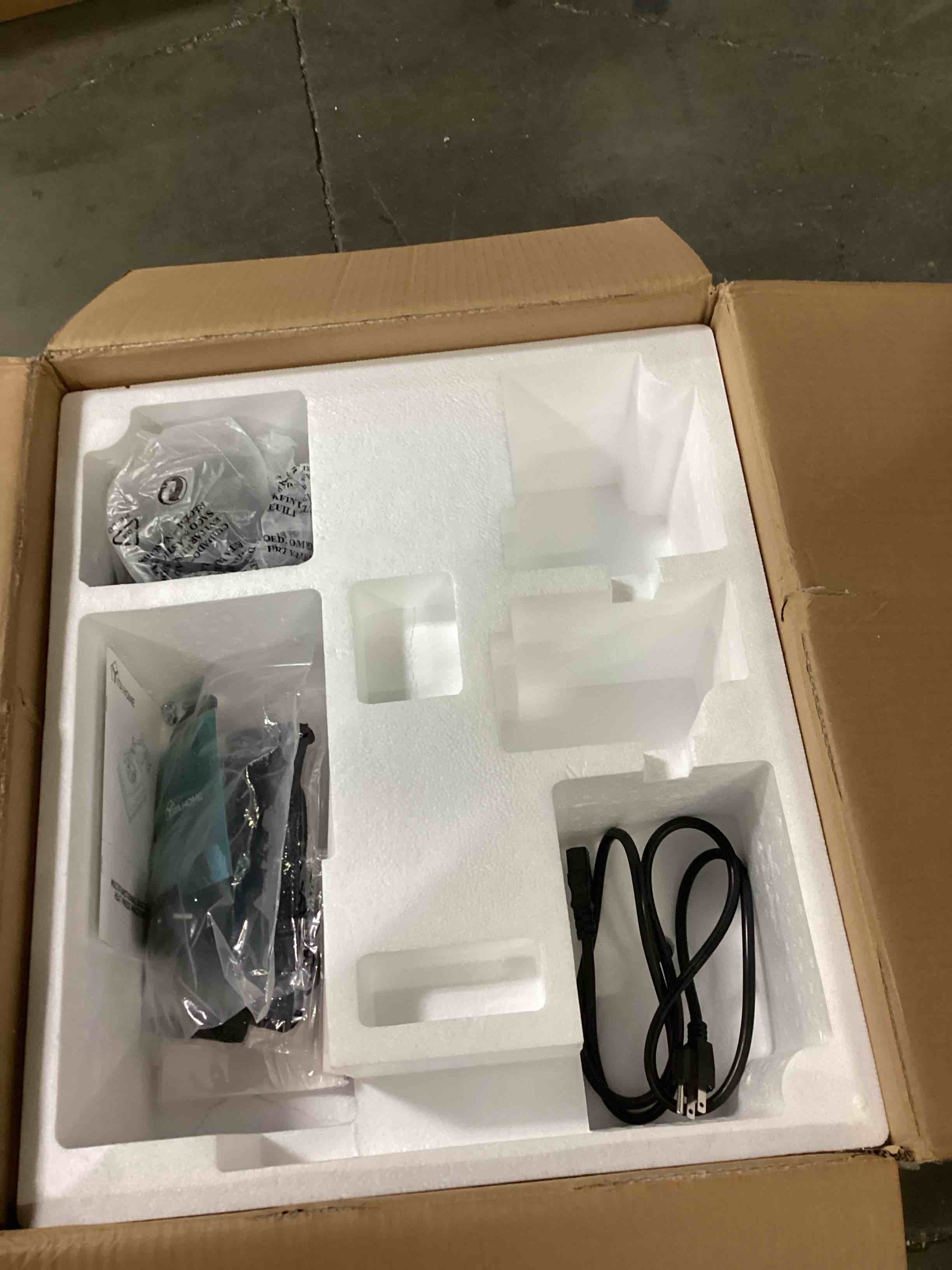 https://s3.amazonaws.com/lotting-images-prod/bidfta/RED5202211_1709061505013.jpeg