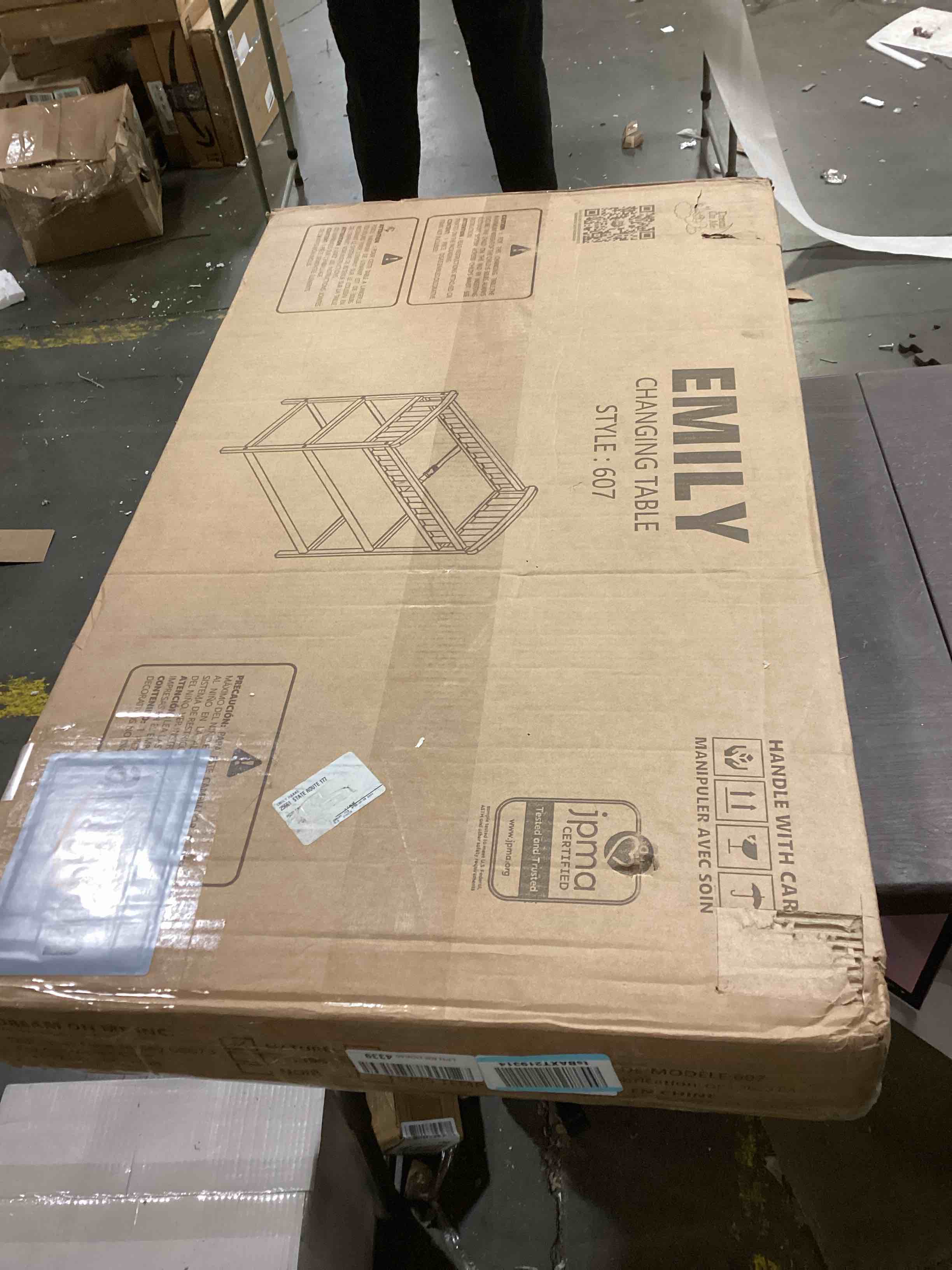 https://s3.amazonaws.com/lotting-images-prod/bidfta/RED5202334_1709217410222.jpeg