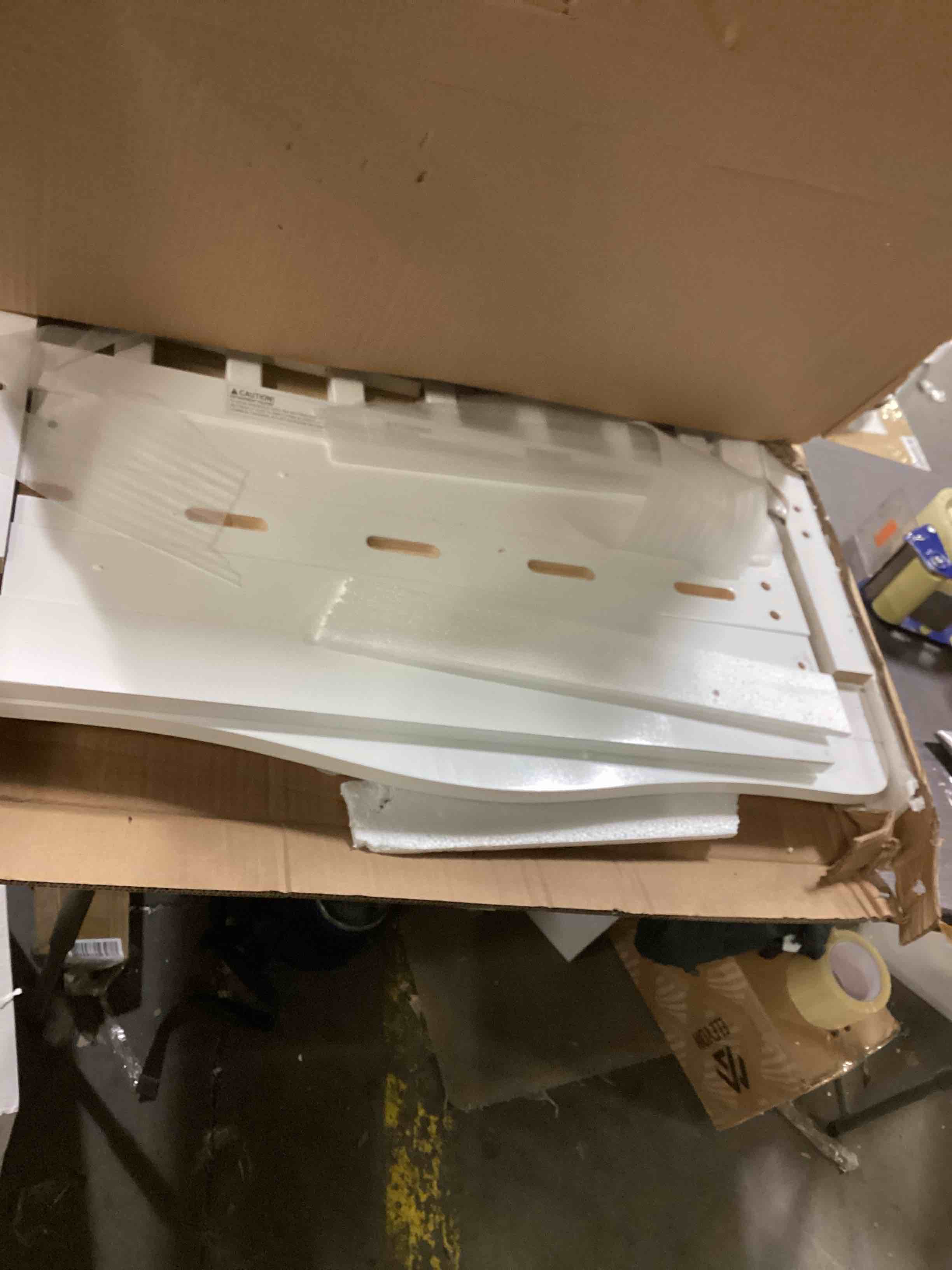 https://s3.amazonaws.com/lotting-images-prod/bidfta/RED5202337_1709220871065.jpeg